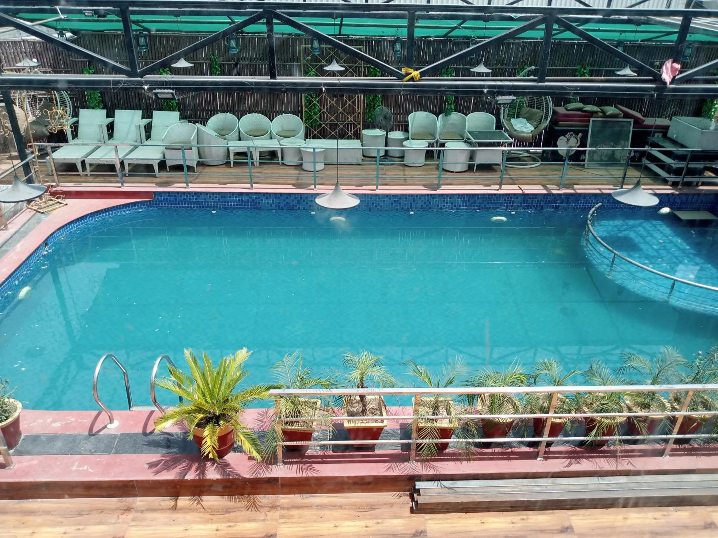 Swimming pool in Hotel 5 Flowers Ananta Elite
