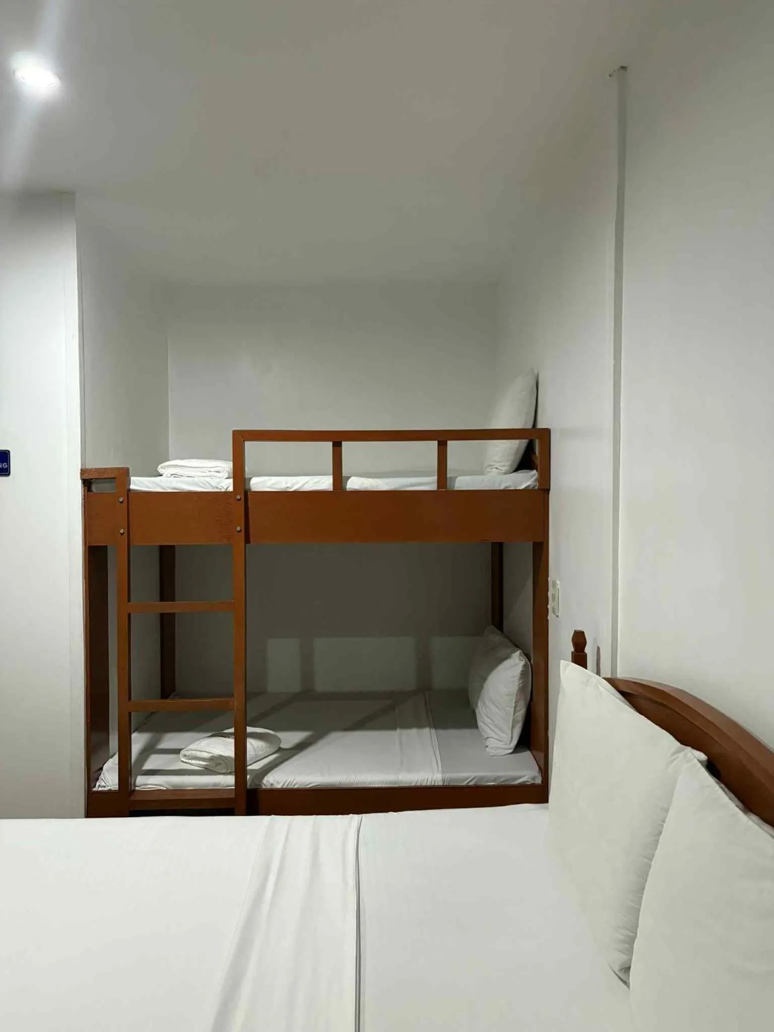 Property building, Bed in duck inn manila