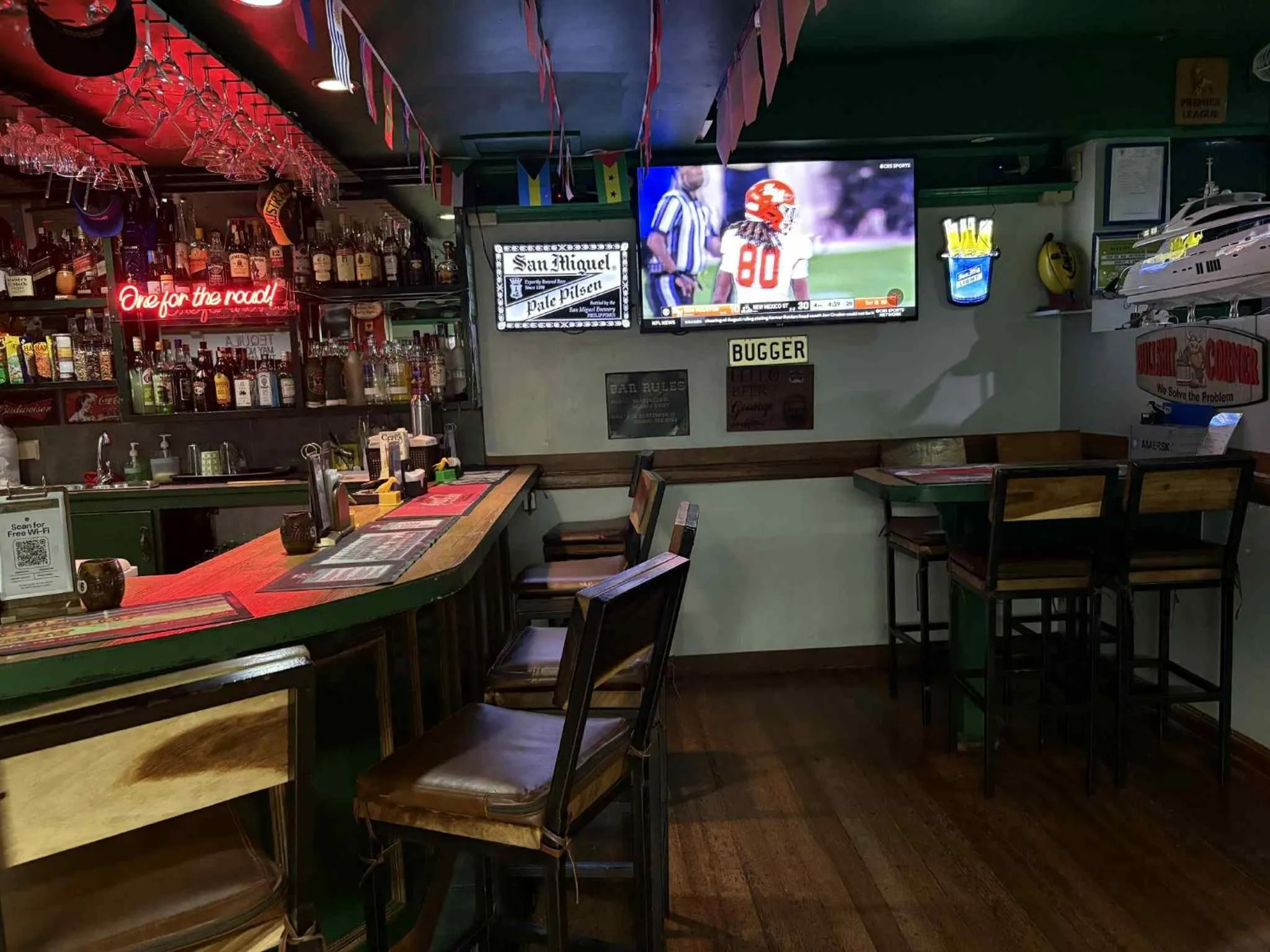 Restaurant/places to eat in duck inn manila