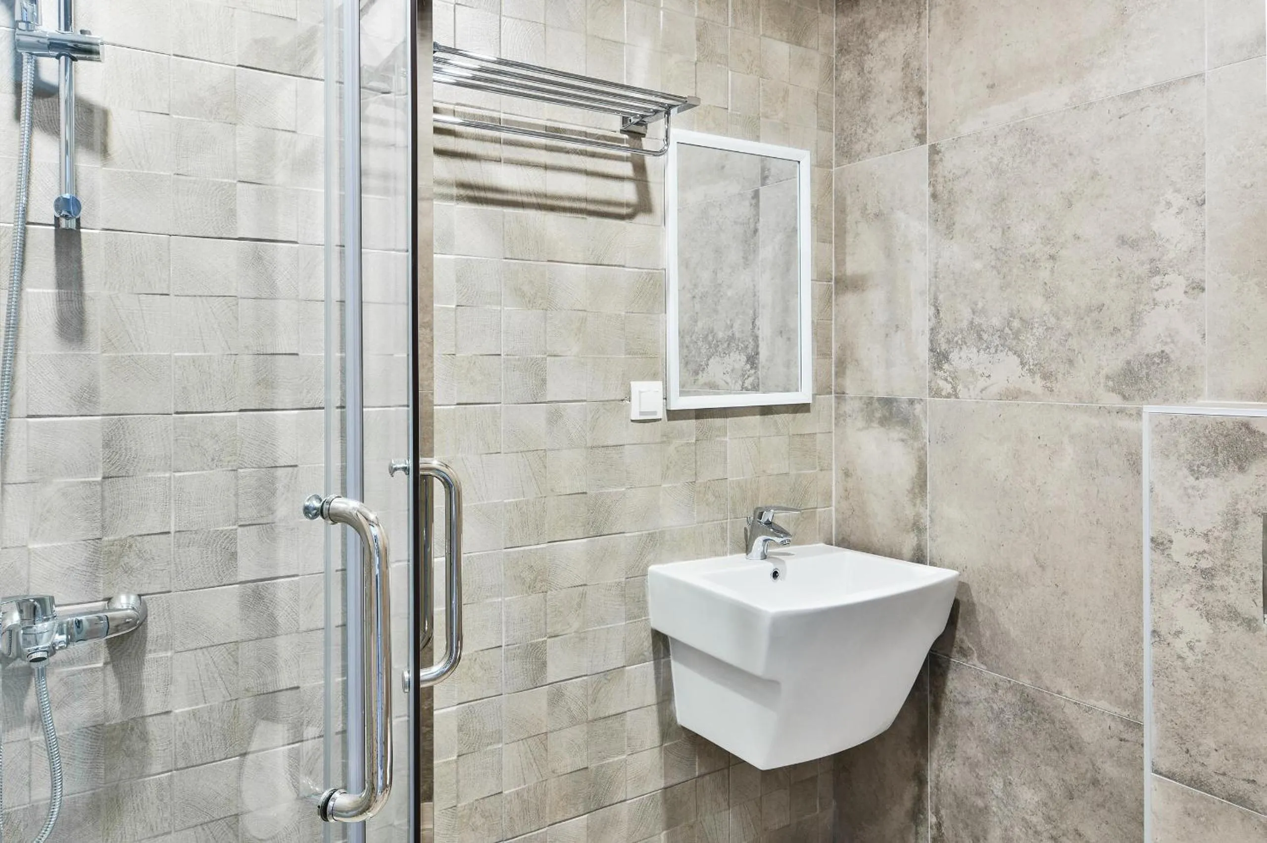 Shower in Sea lounge