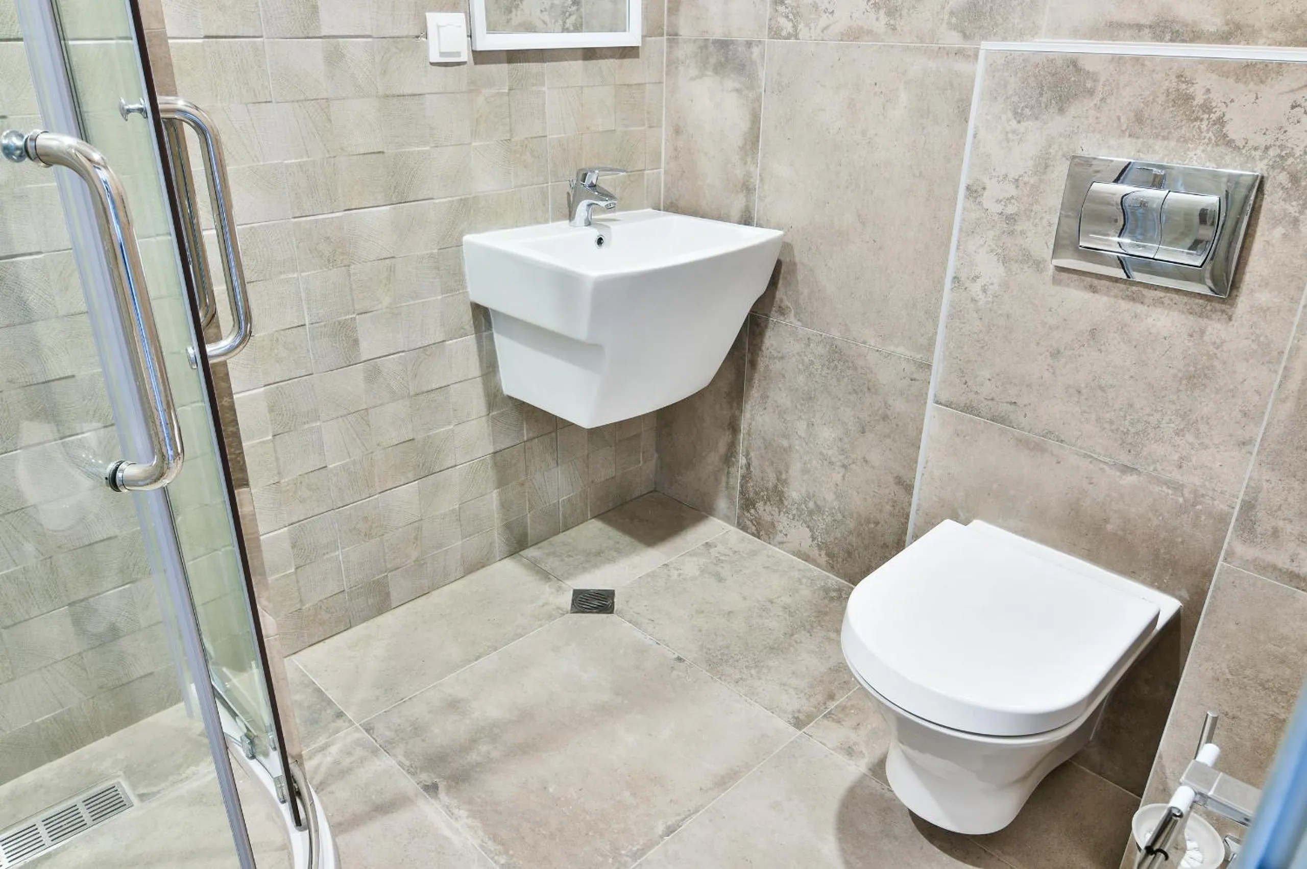 Shower in Sea lounge