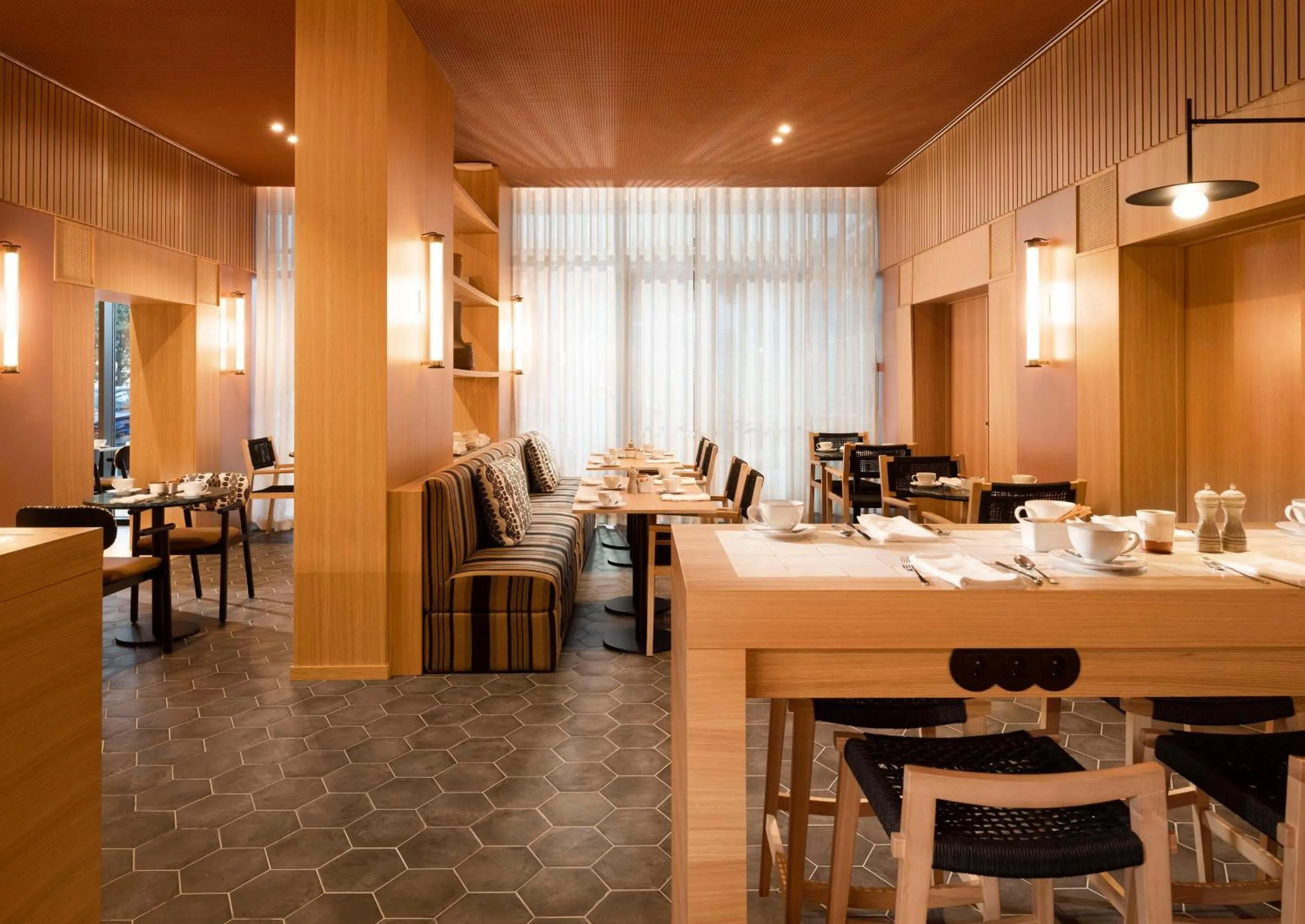 Restaurant/places to eat in Hilton Garden Inn Evora