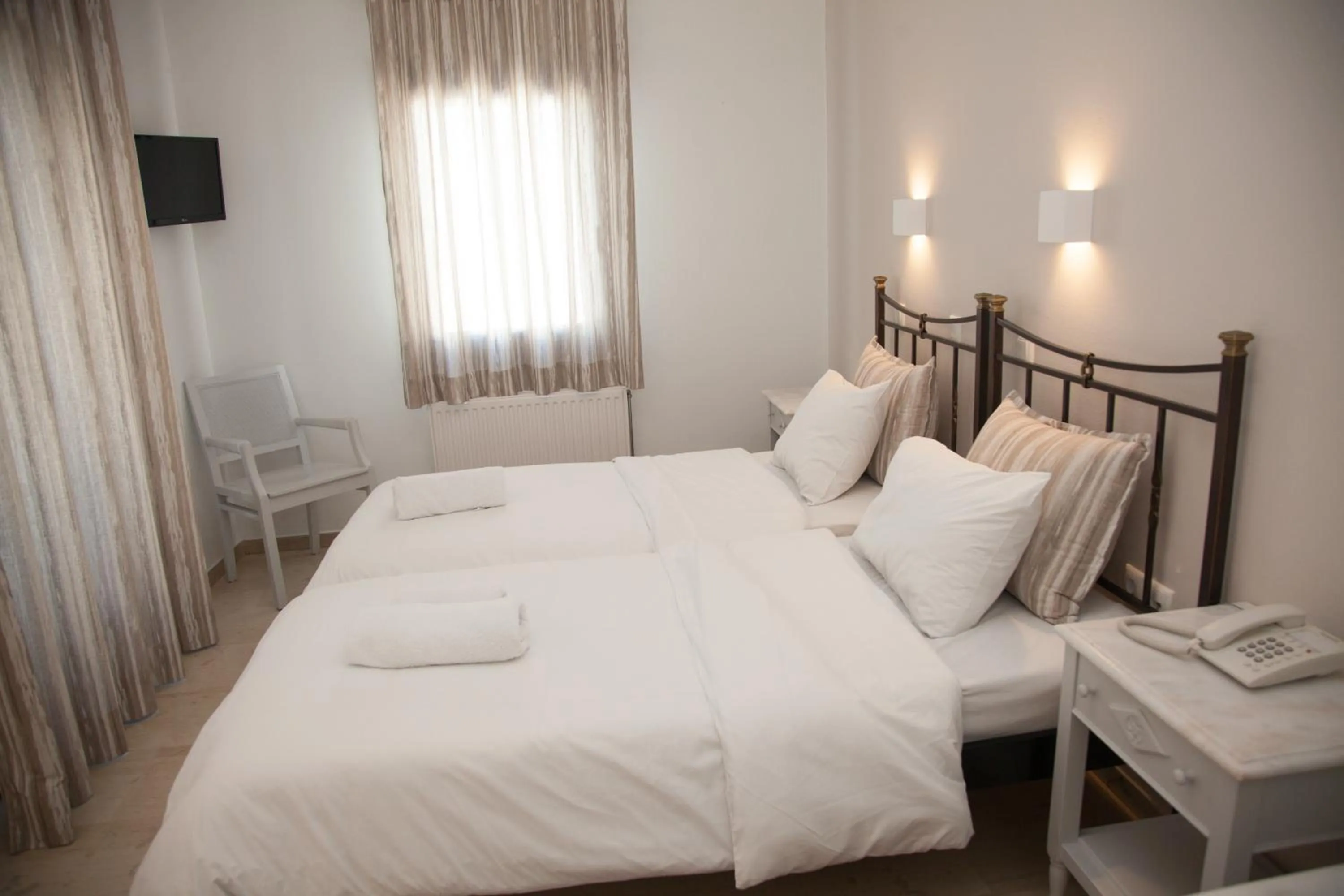 Bed in Pelican Hotel