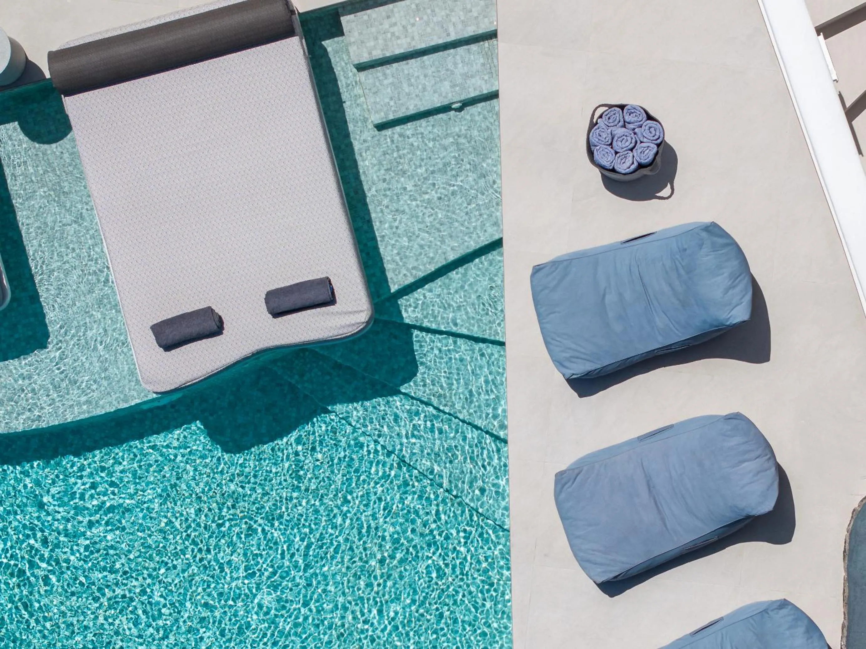 Swimming pool in Cuore Santo Suites