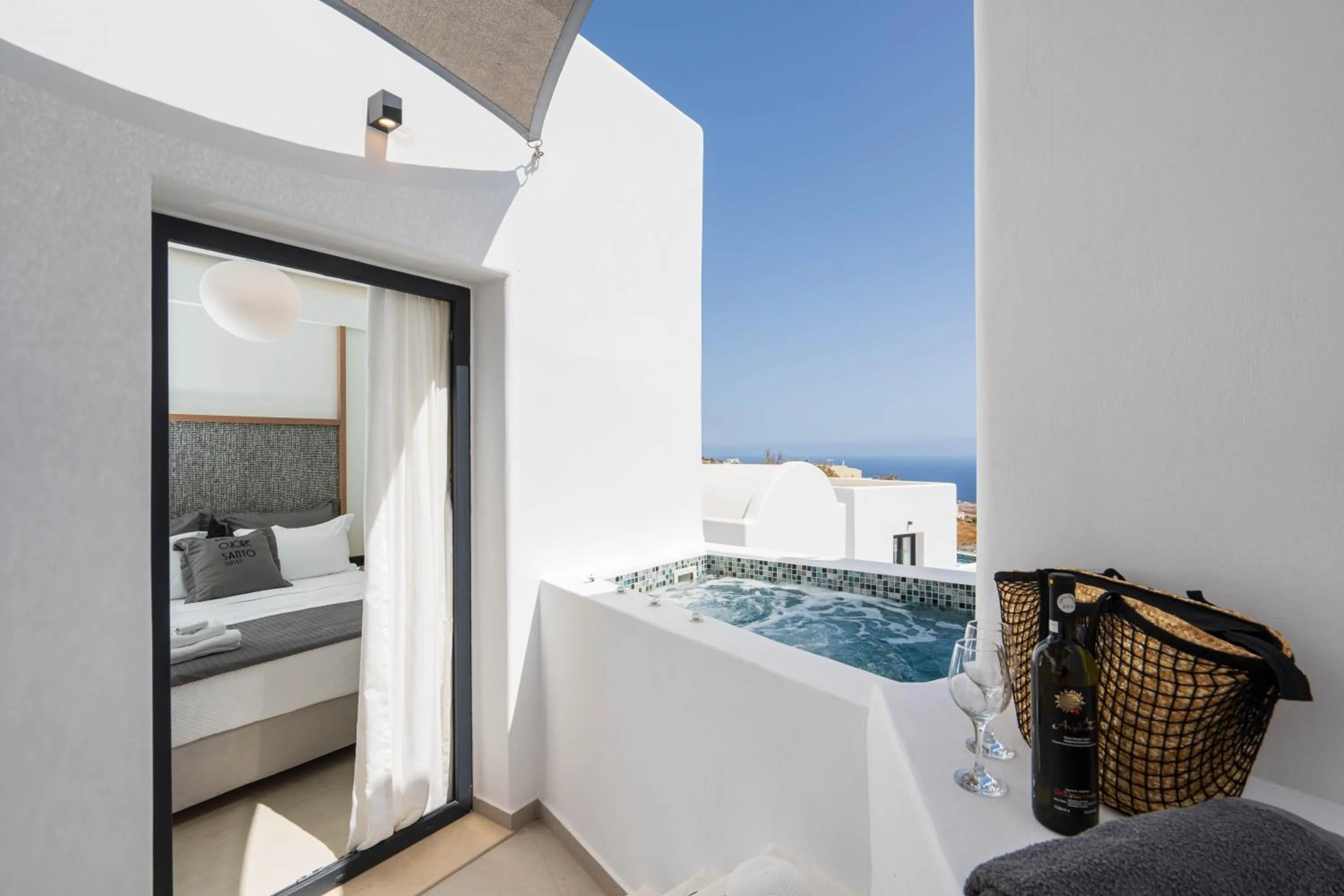 Hot Tub in Cuore Santo Suites