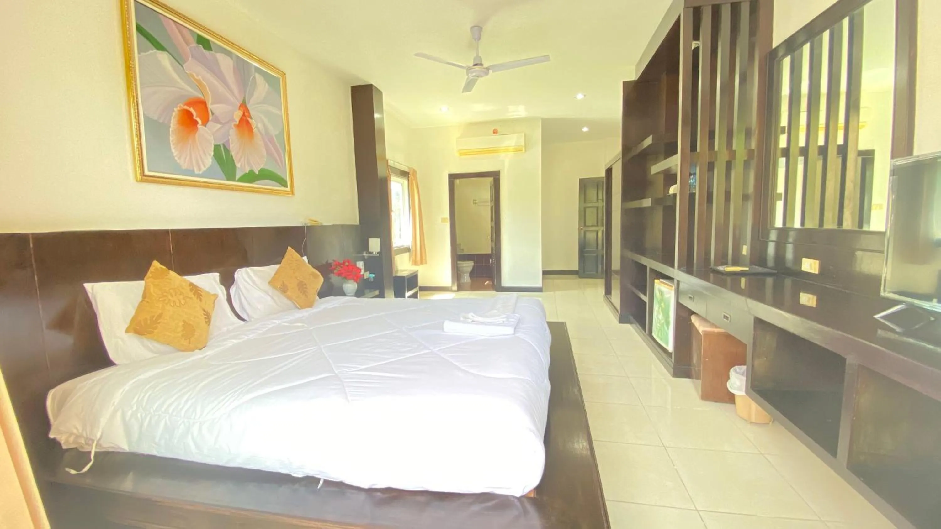 Bed in SM Patong Resort