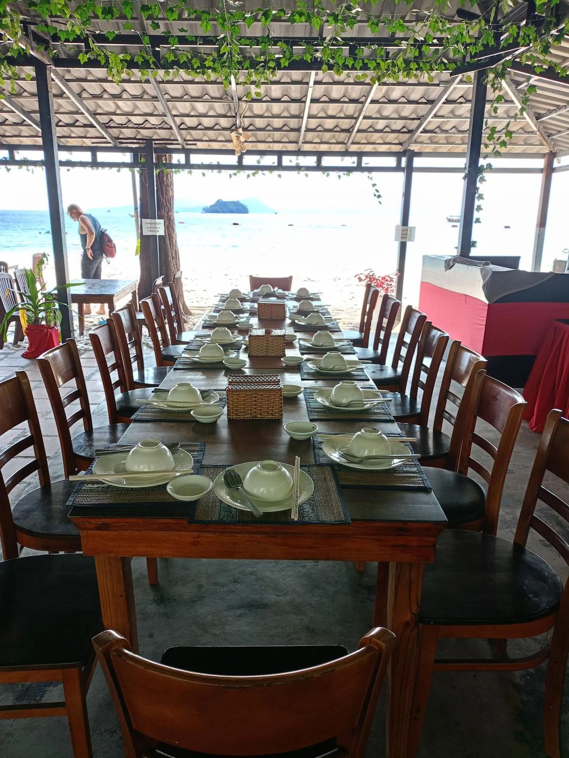 Restaurant/places to eat in SCARLET SAILS BUNGALOW