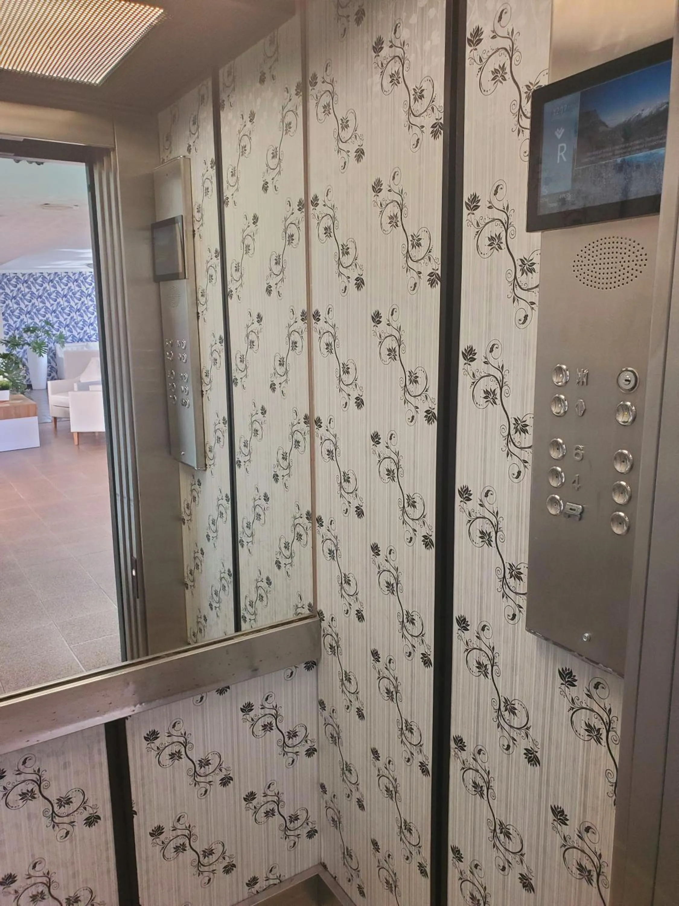 elevator in Las Camelias Apartments