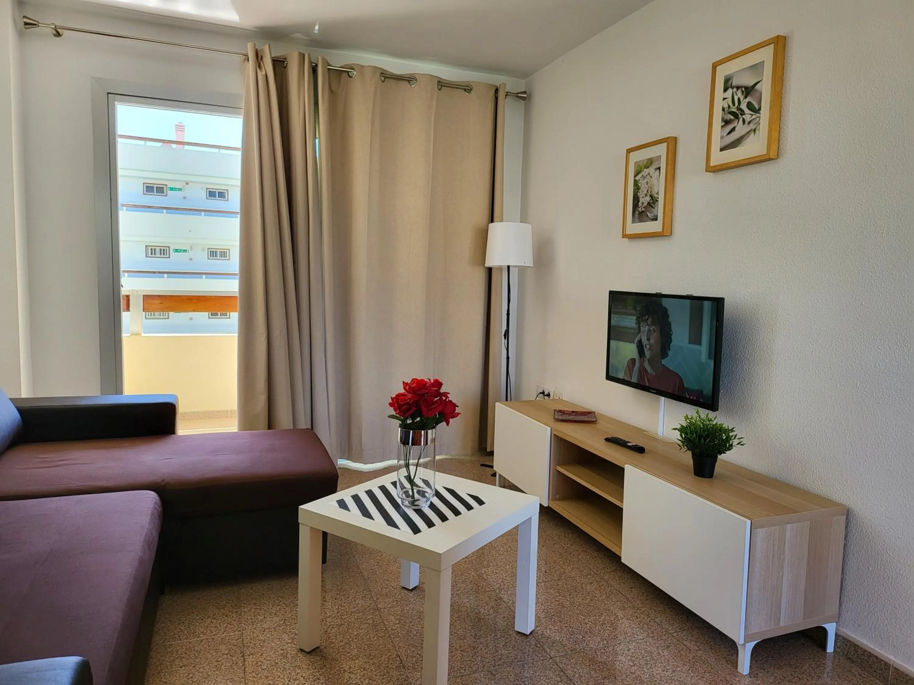 Living room in Las Camelias Apartments
