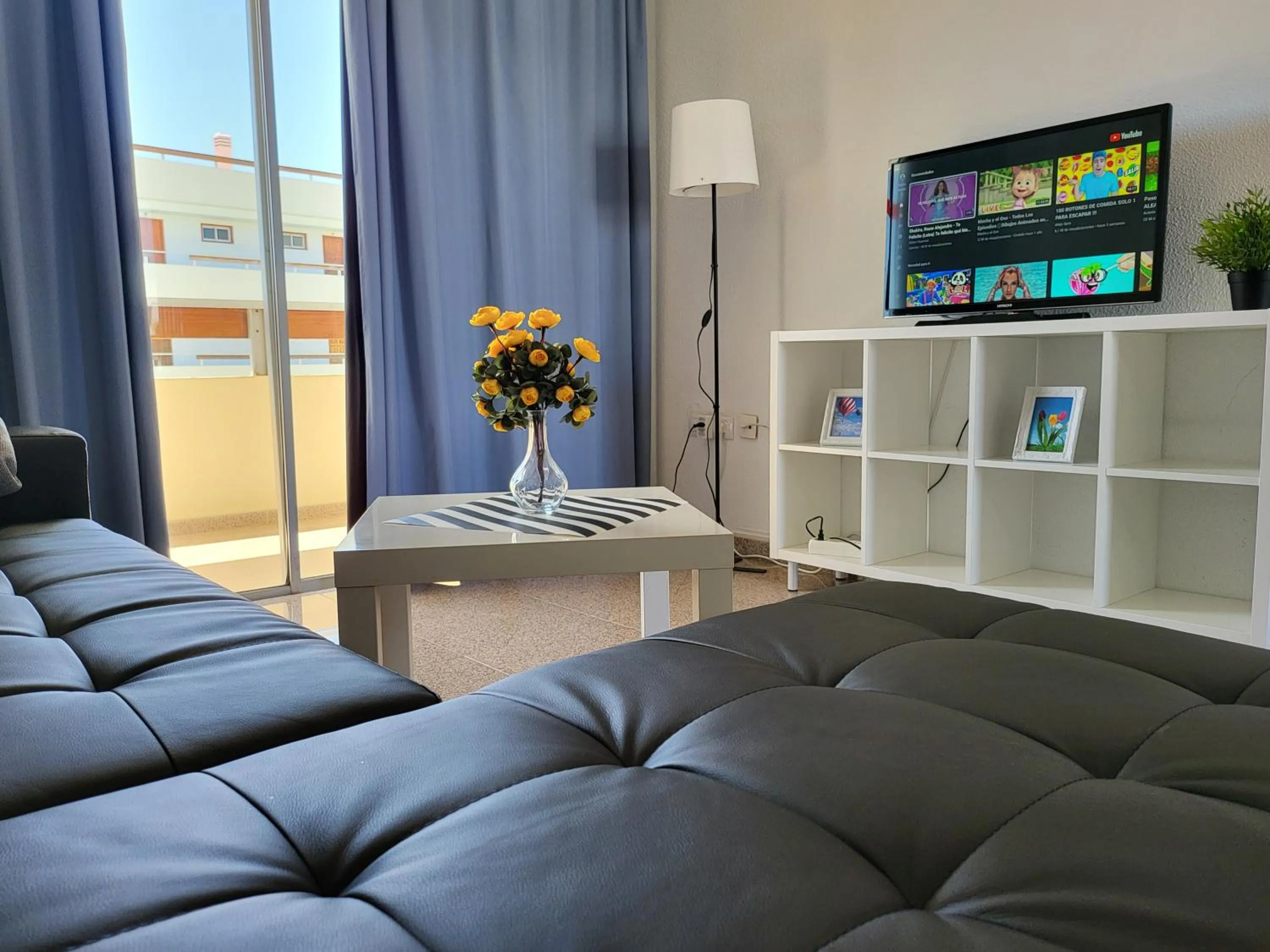 Living room in Las Camelias Apartments
