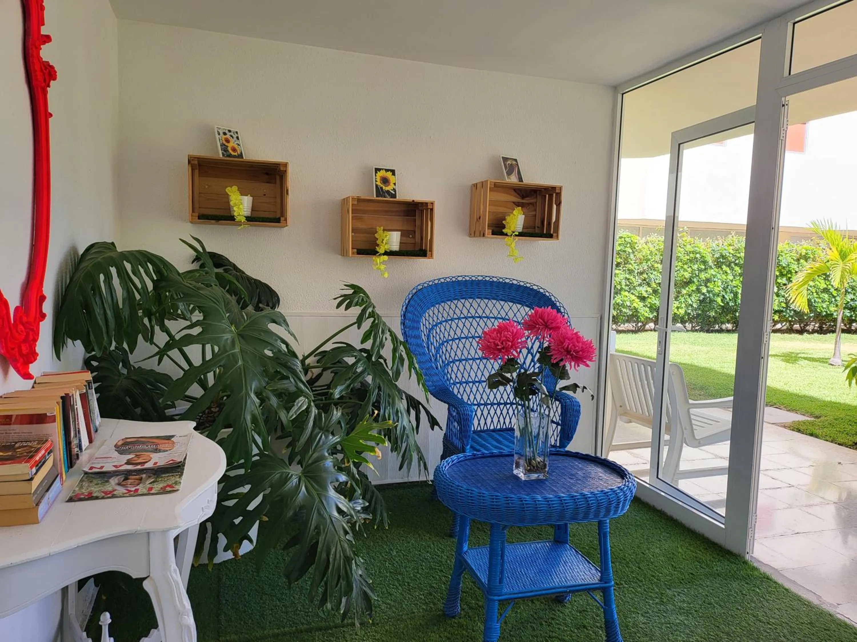 Garden view in Las Camelias Apartments