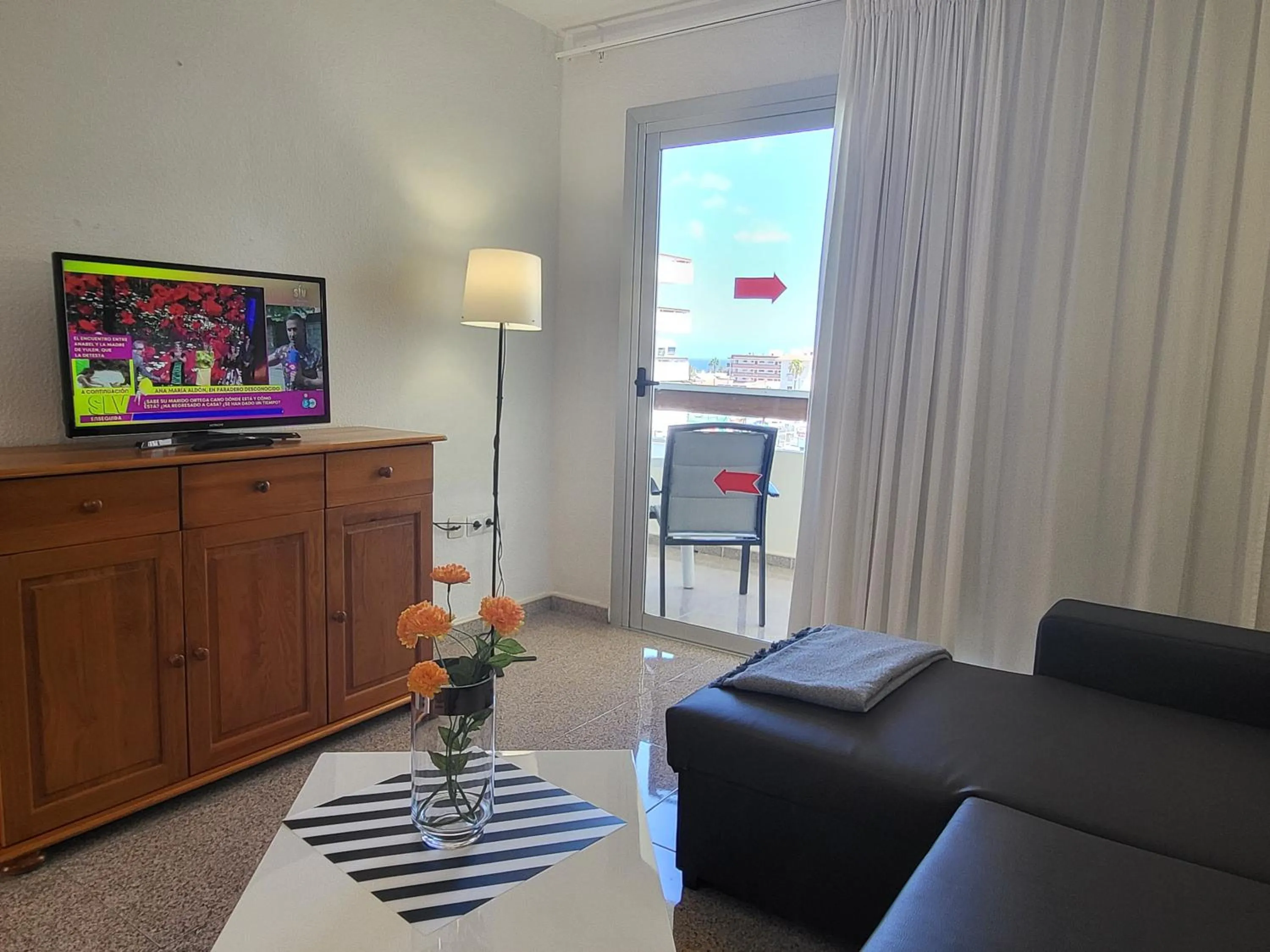 Living room in Las Camelias Apartments