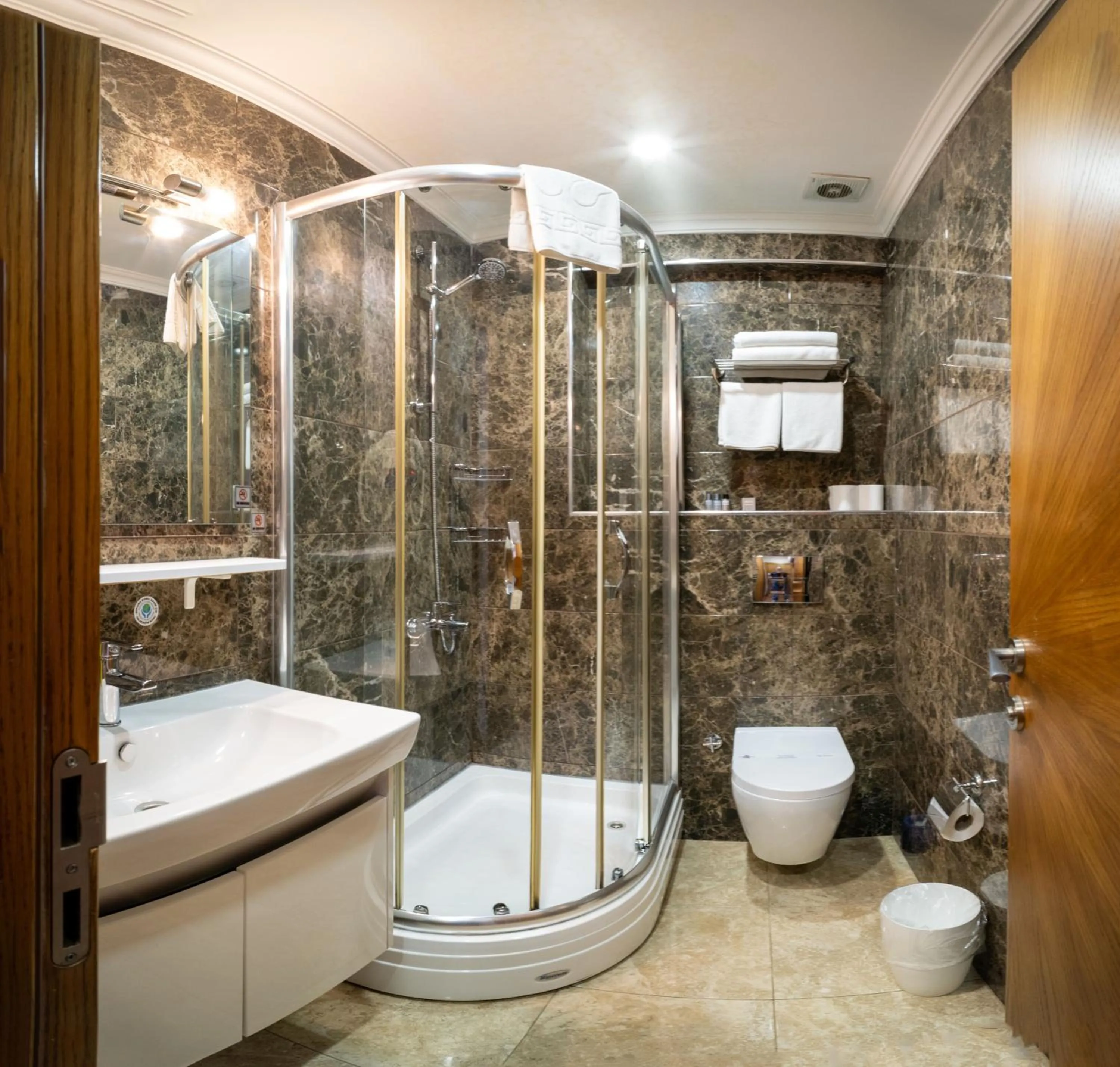 Shower in Hotel Blisstanbul