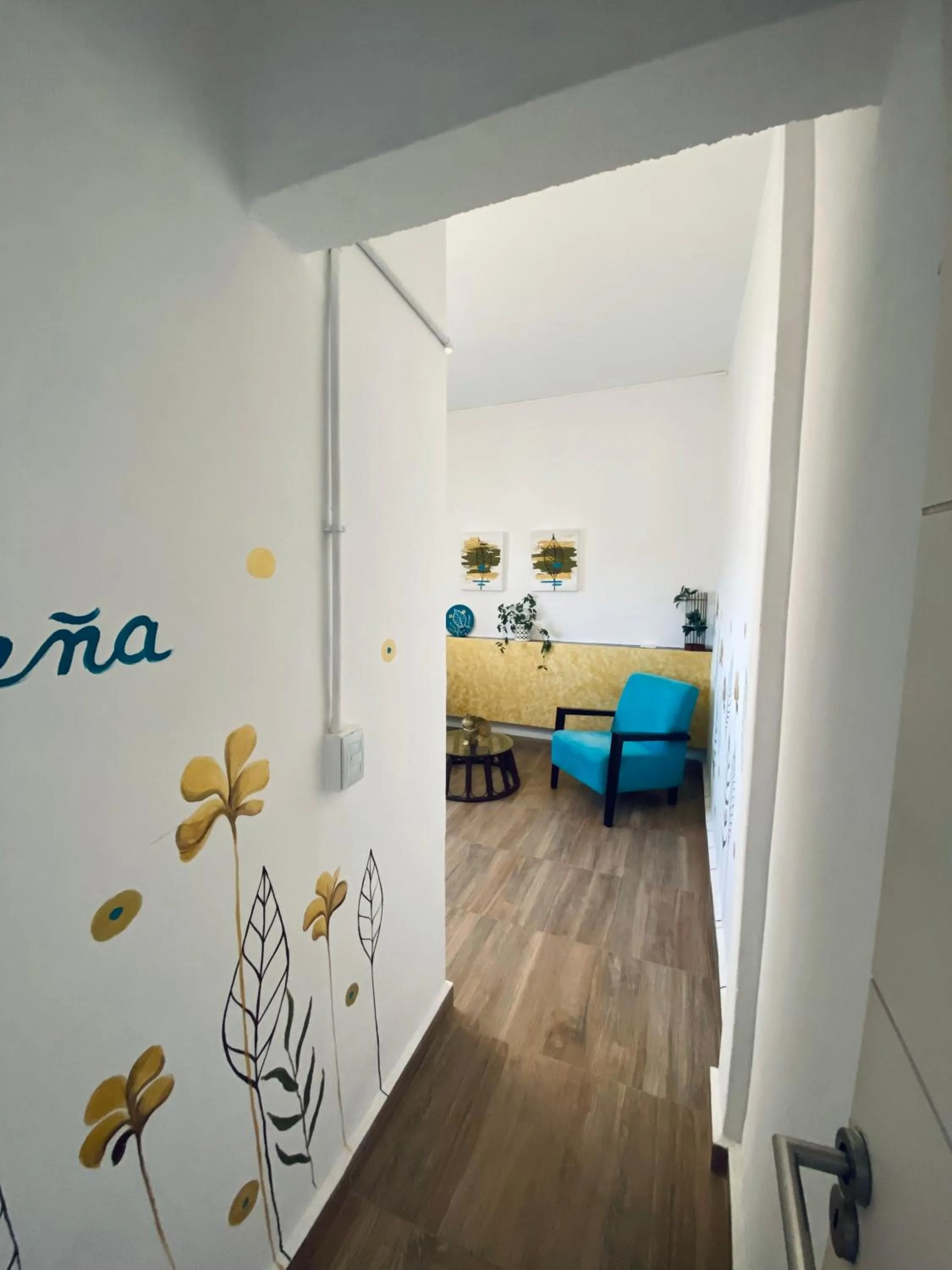 Photo of the whole room in Carod Espacio Serrano