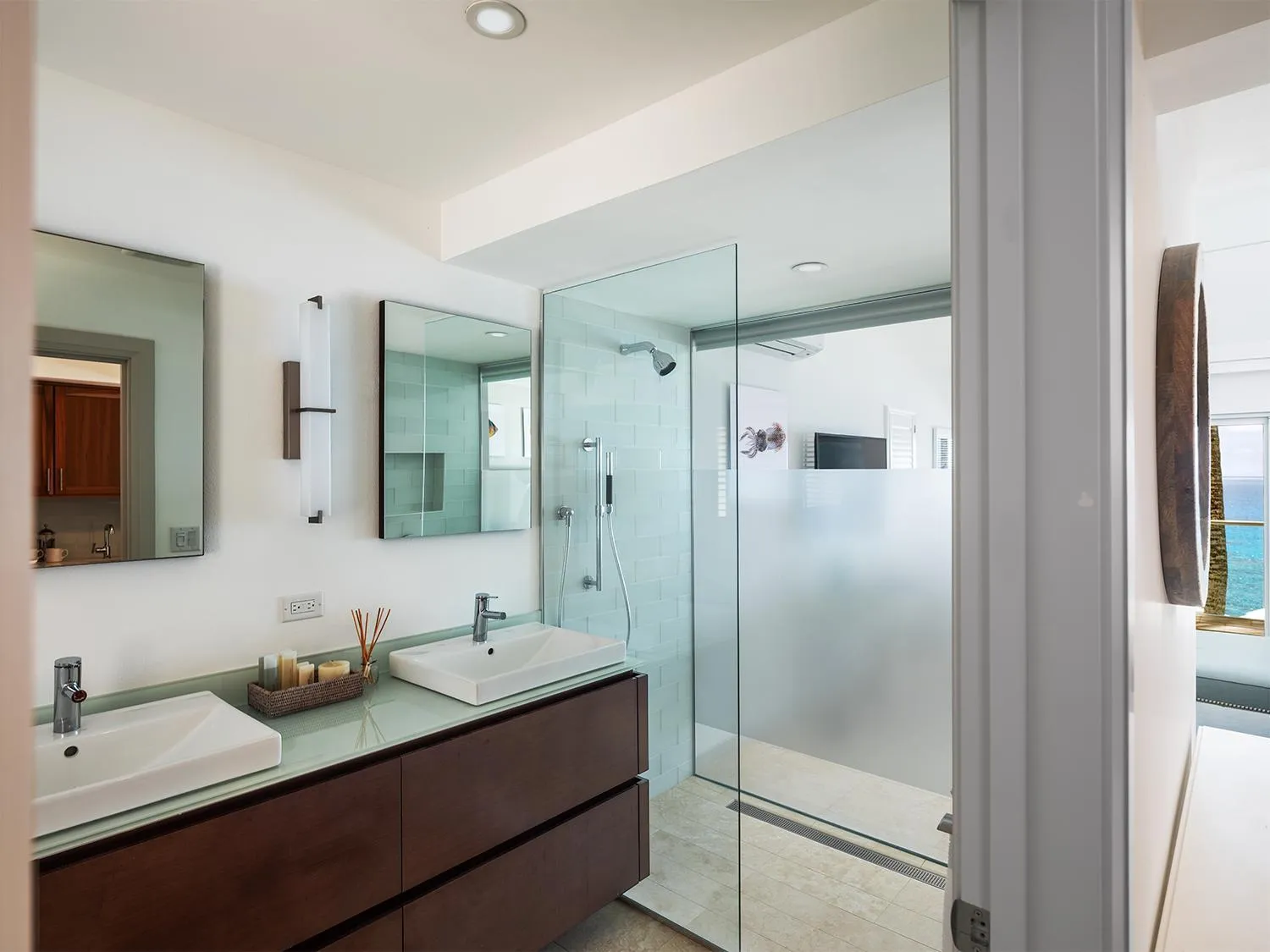 Shower in Azura Bermuda