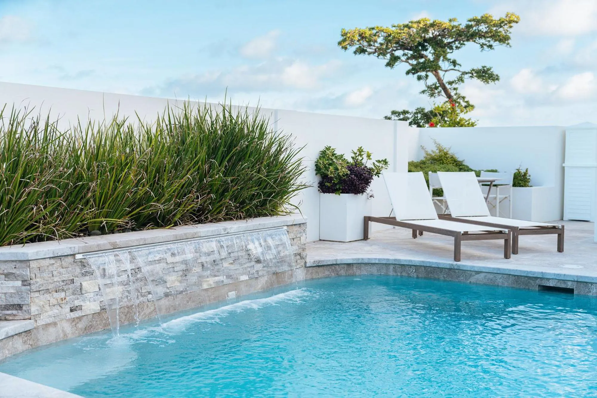 Swimming pool in Azura Bermuda