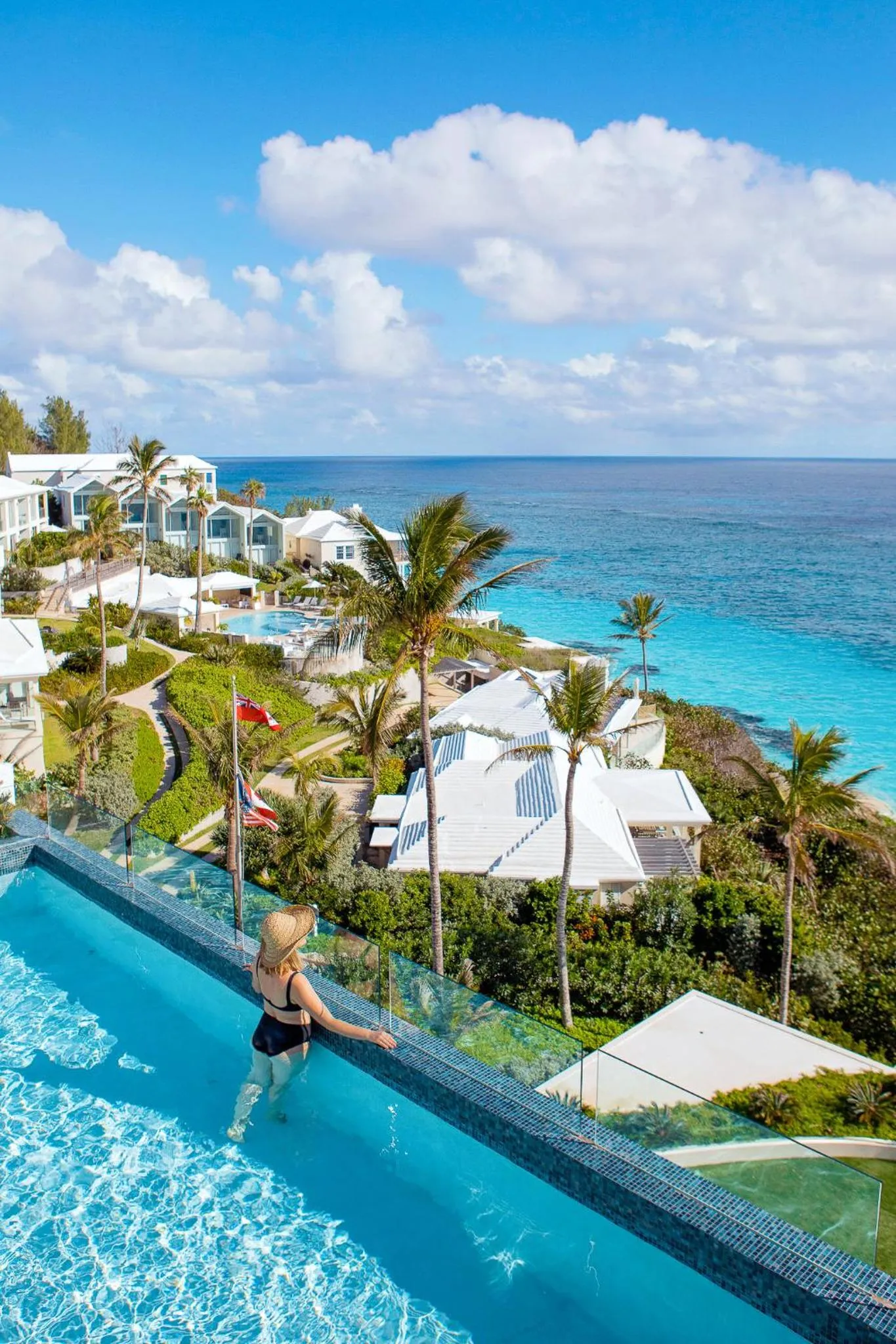 Swimming pool in Azura Bermuda