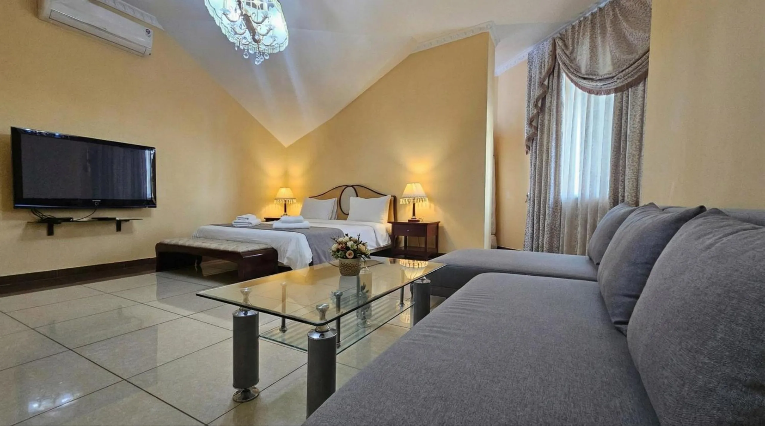 Communal lounge/ TV room, Bed in Retro Palace