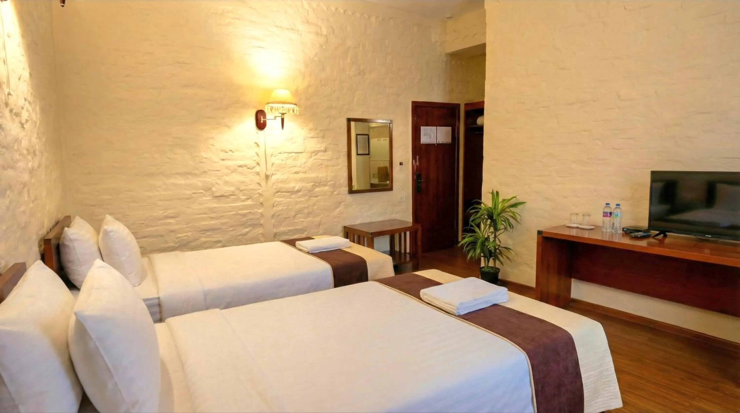 Communal lounge/ TV room, Bed in Retro Palace