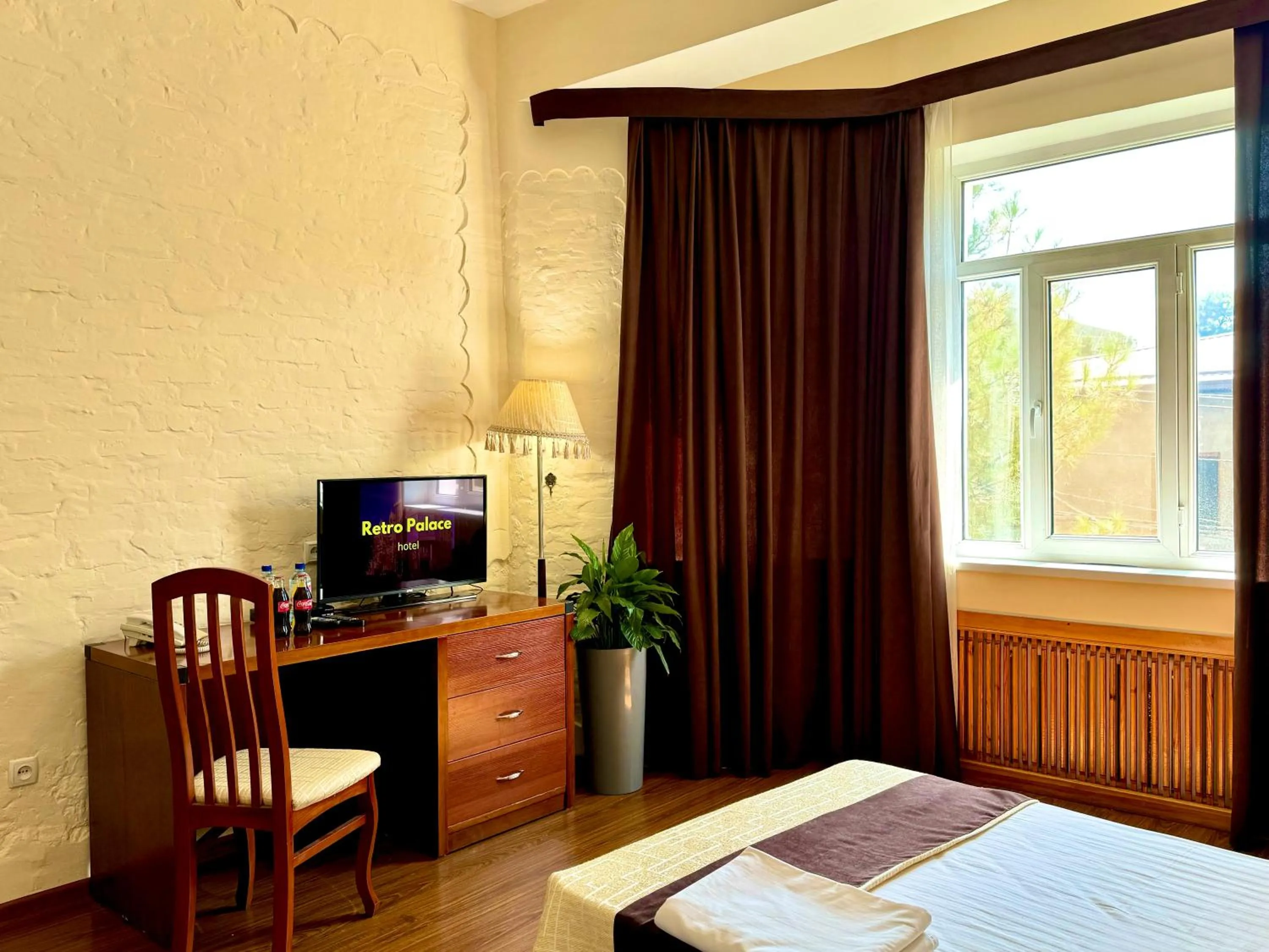 TV and multimedia, Bed in Retro Palace