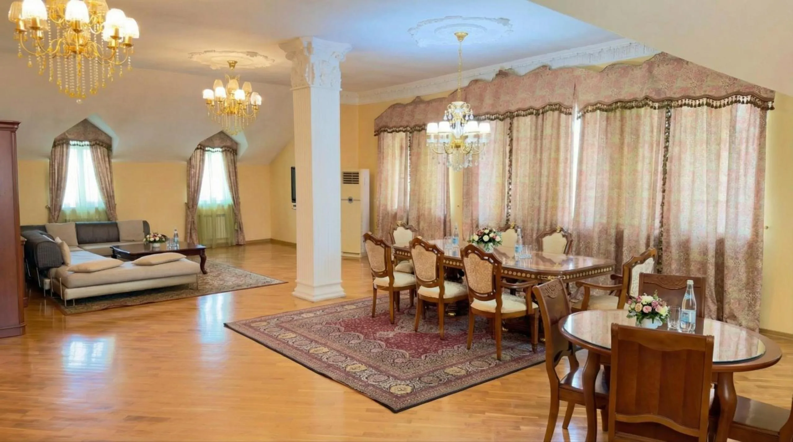 Living room in Retro Palace