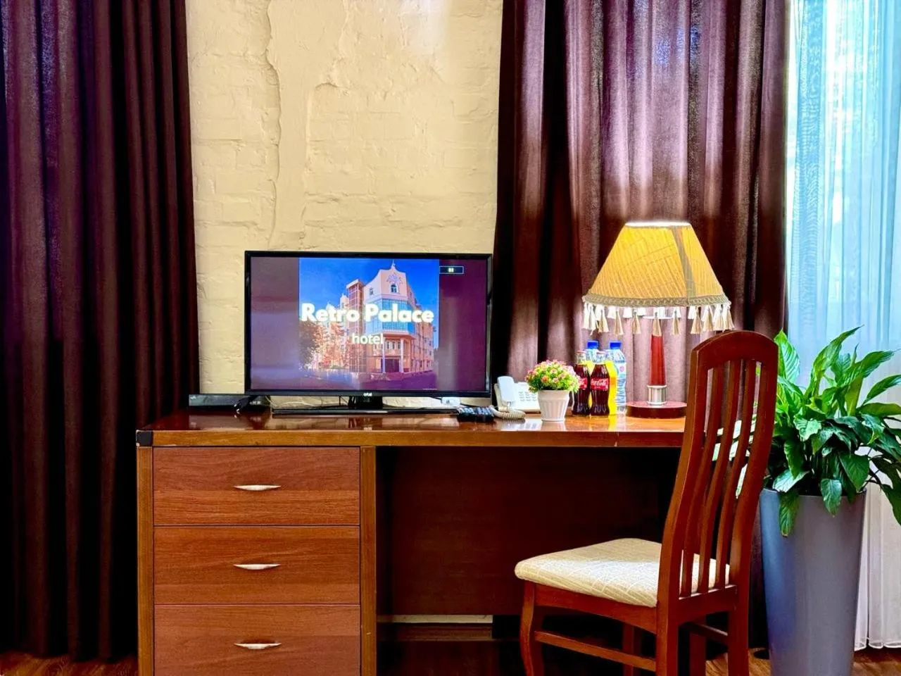 Communal lounge/ TV room in Retro Palace