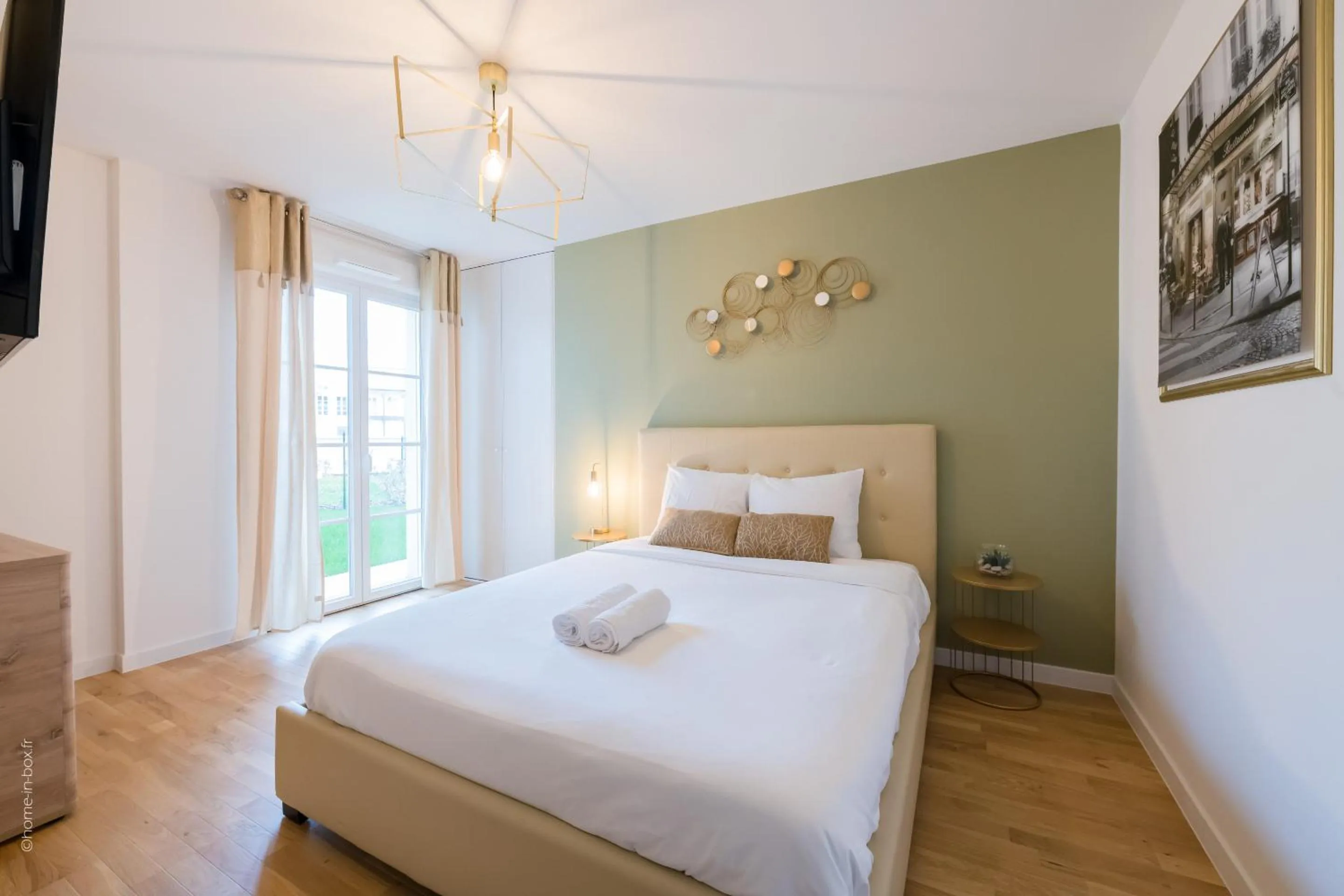 Bedroom, Bed in Columbus Garden By Plaza