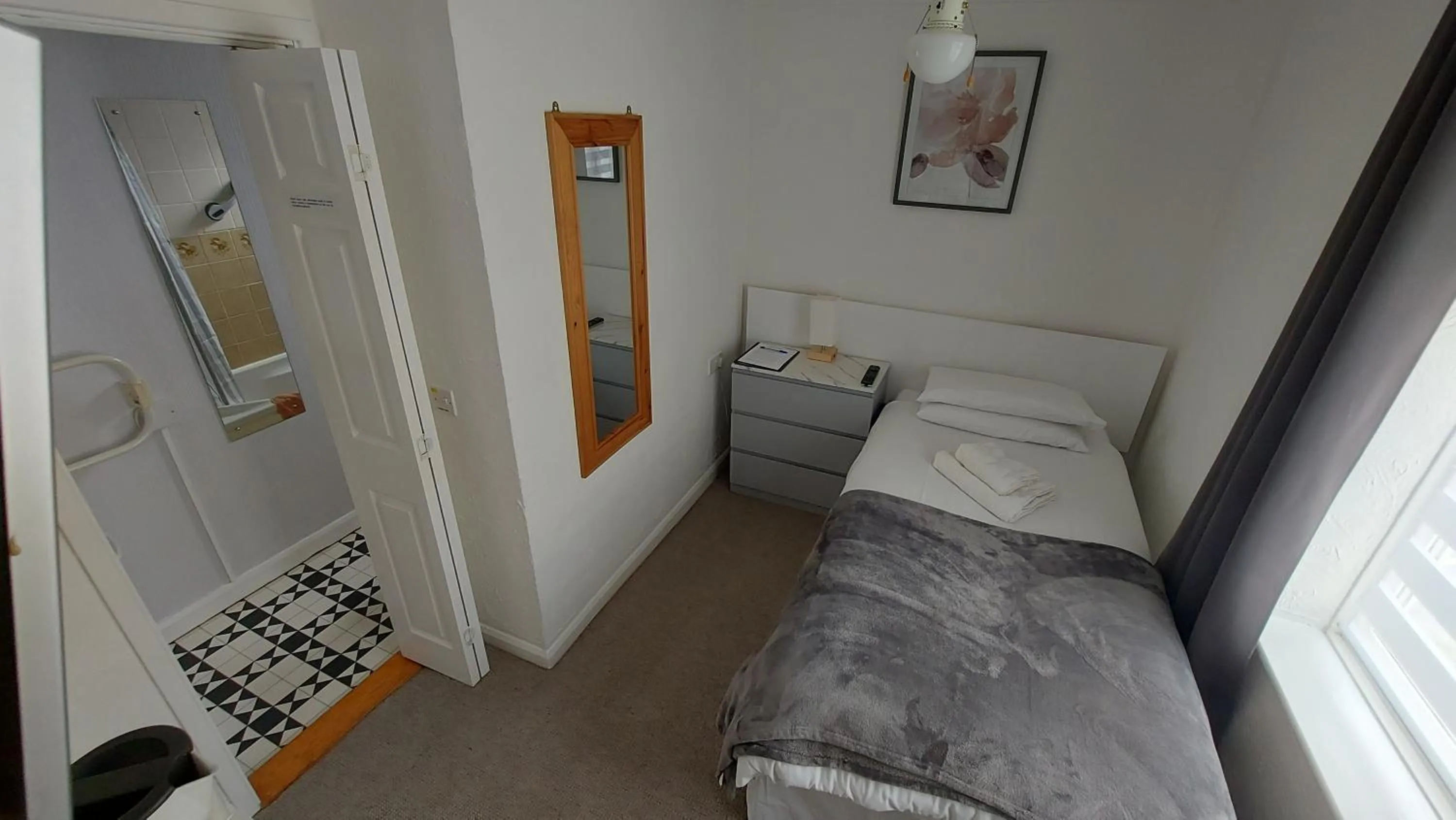 Bed in The Clifton at Paignton