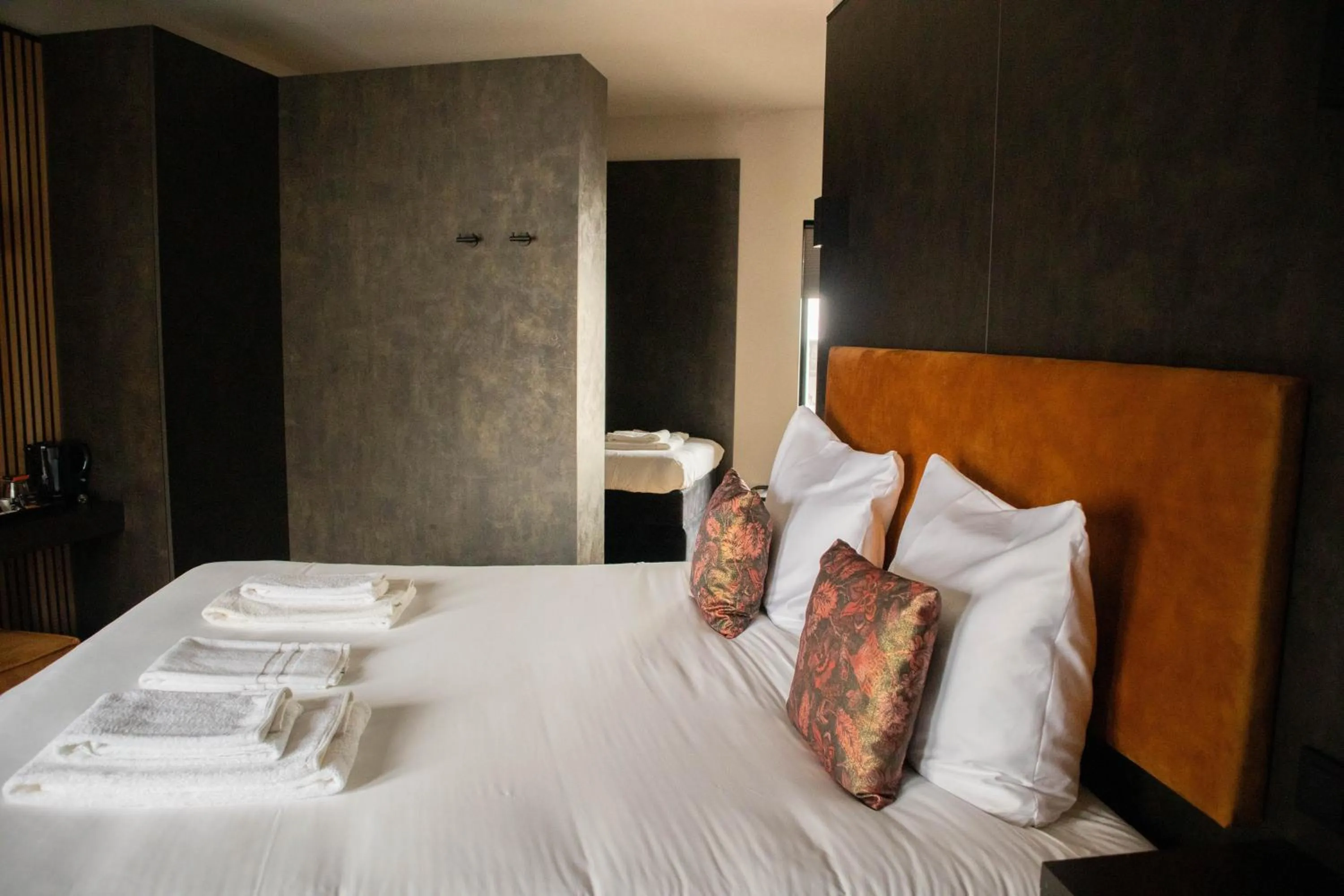 Bedroom, Bed in Monument Hotel