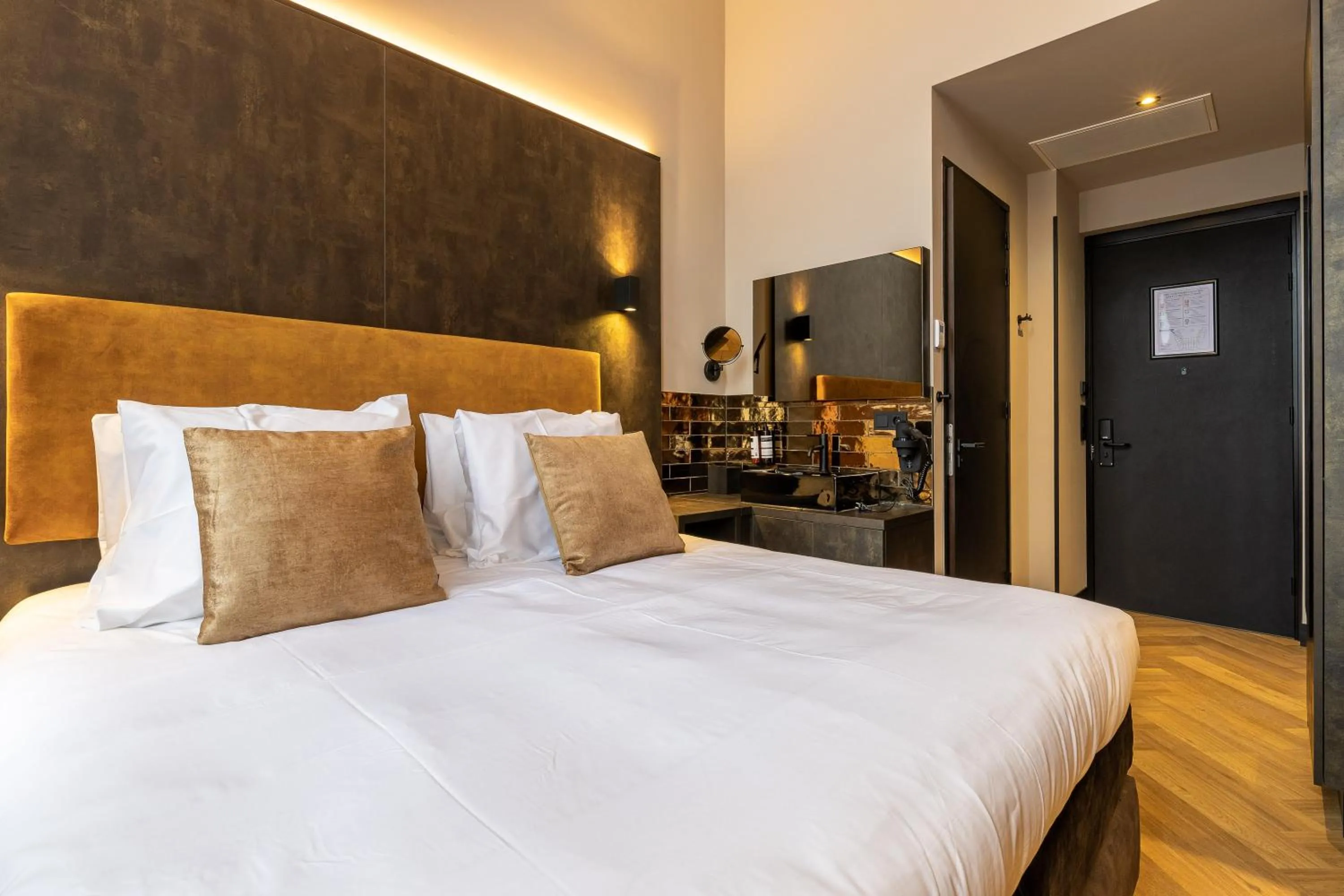 Bedroom, Bed in Monument Hotel