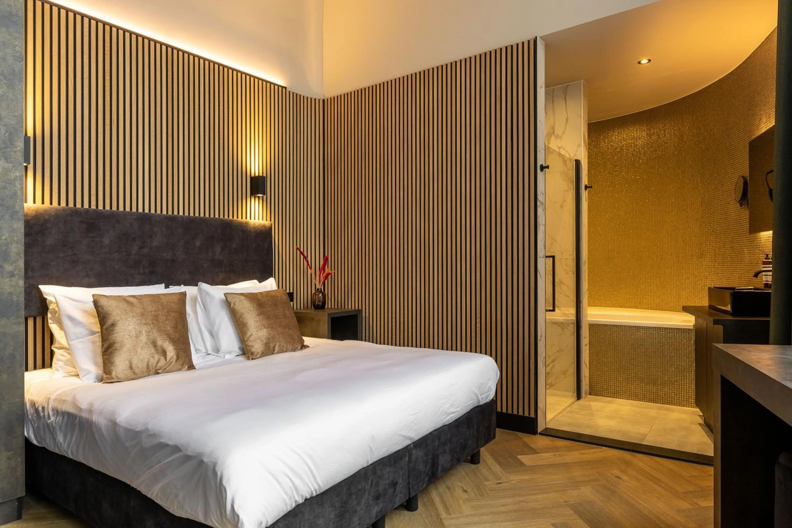 Bed in Monument Hotel