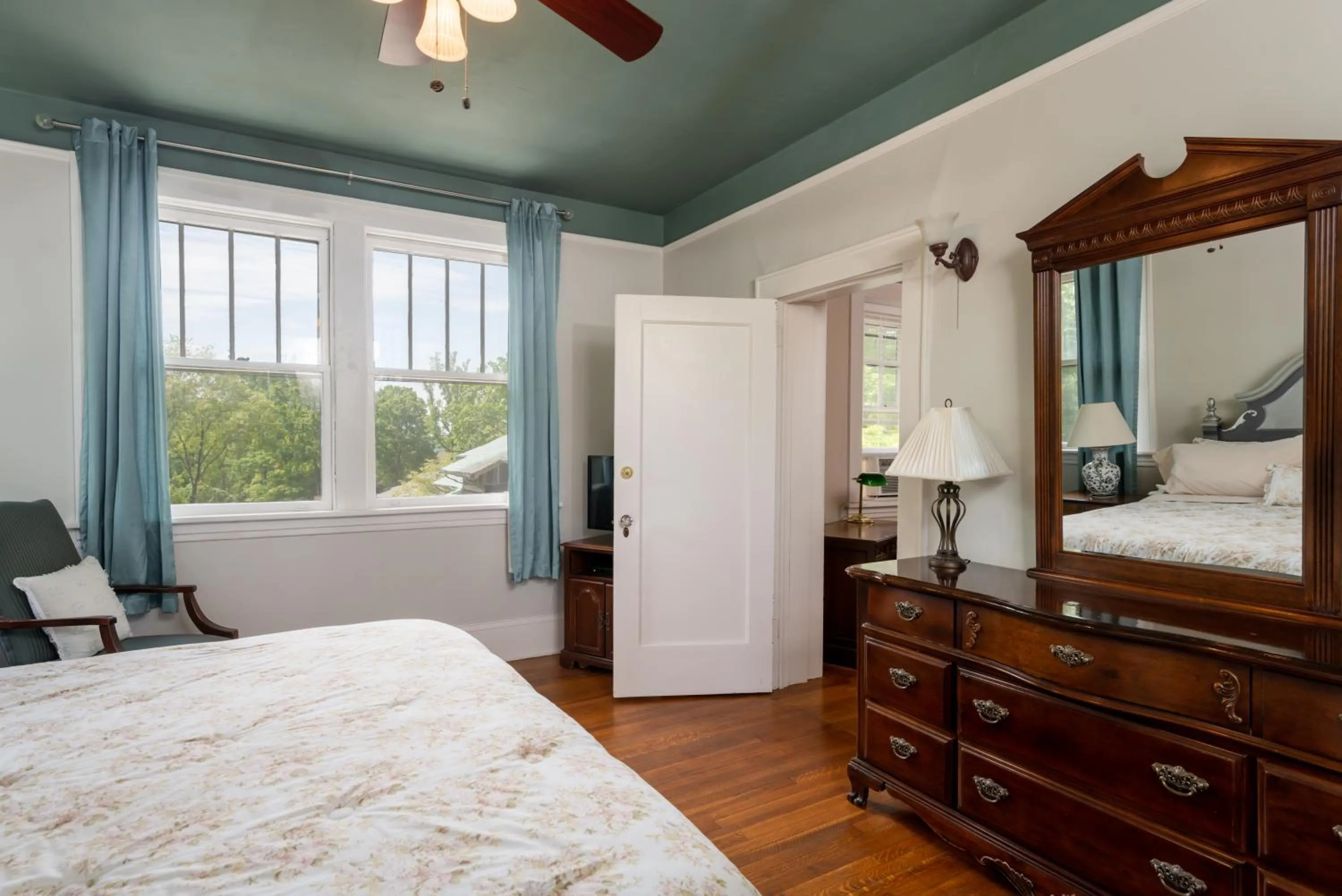 Bed in Sweet Biscuit Inn