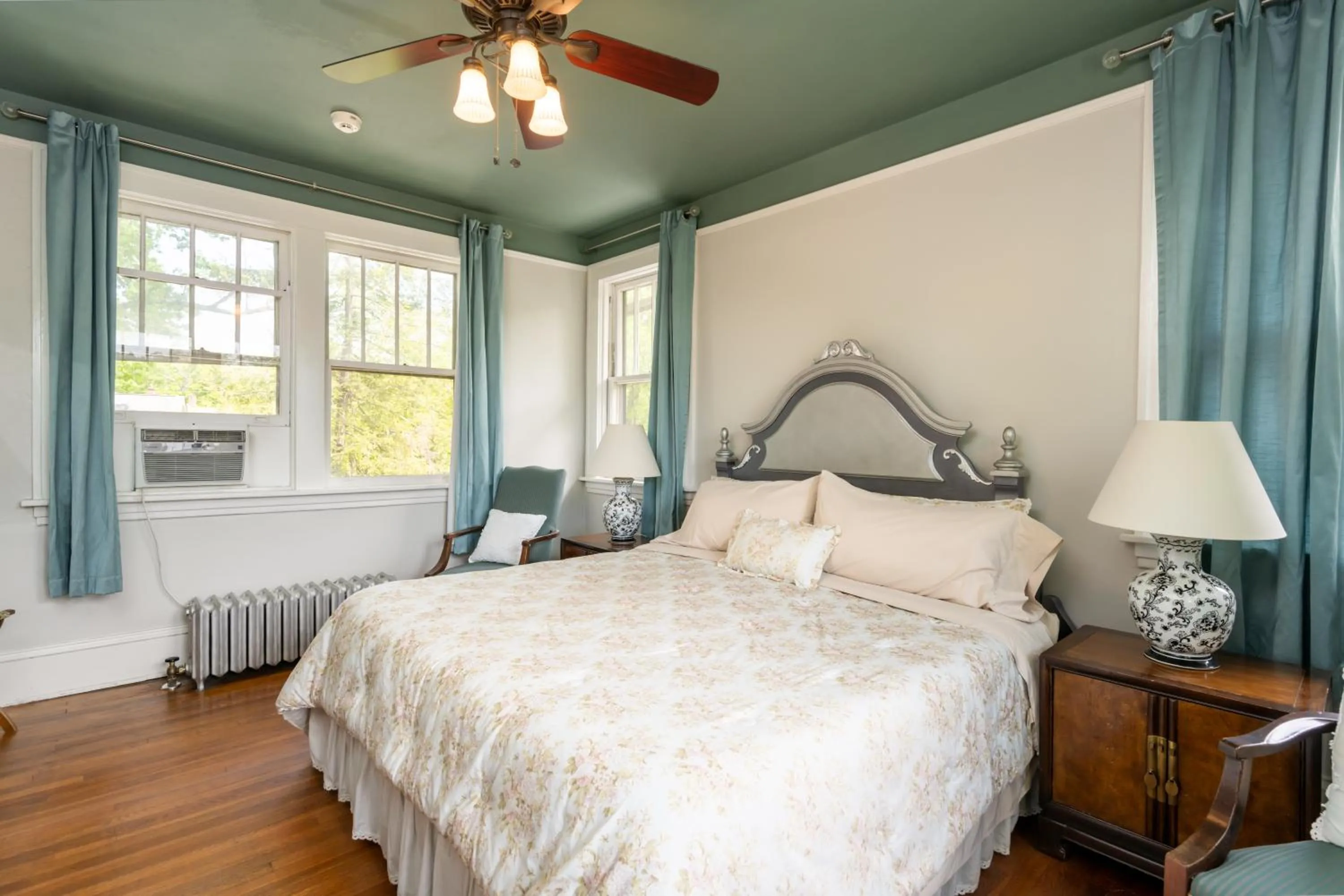 Bed in Sweet Biscuit Inn