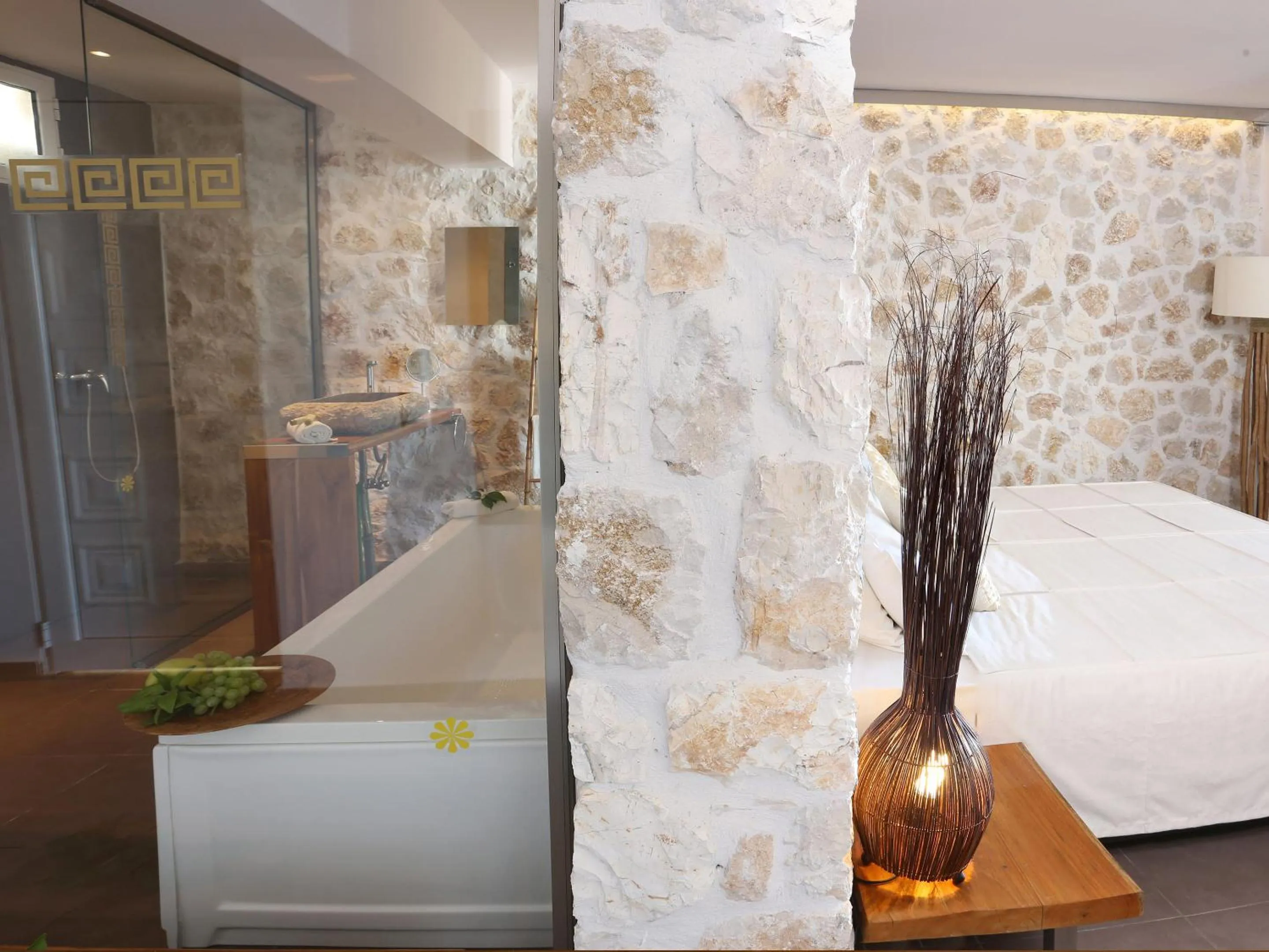 Bathroom, Bed in Pantokrator Hotel