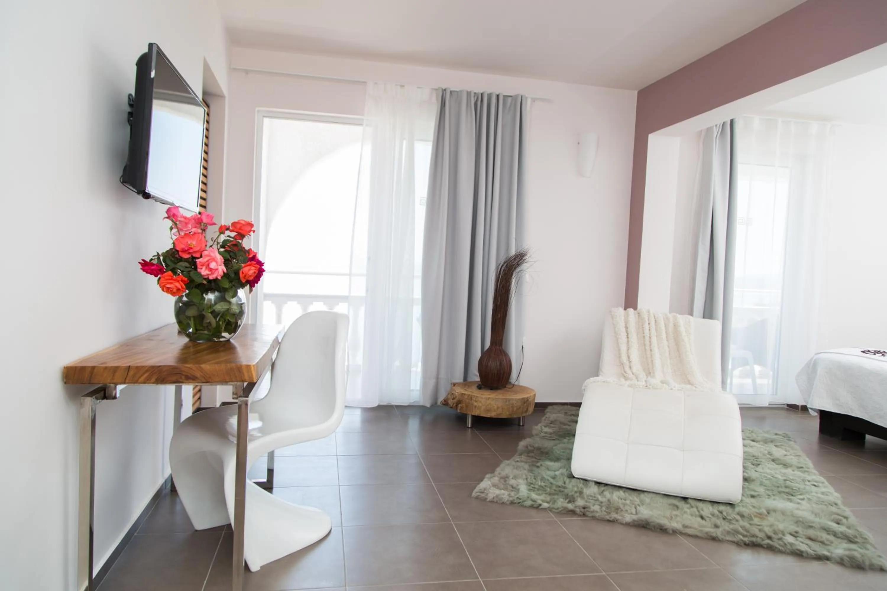 Seating area, Bed in Pantokrator Hotel