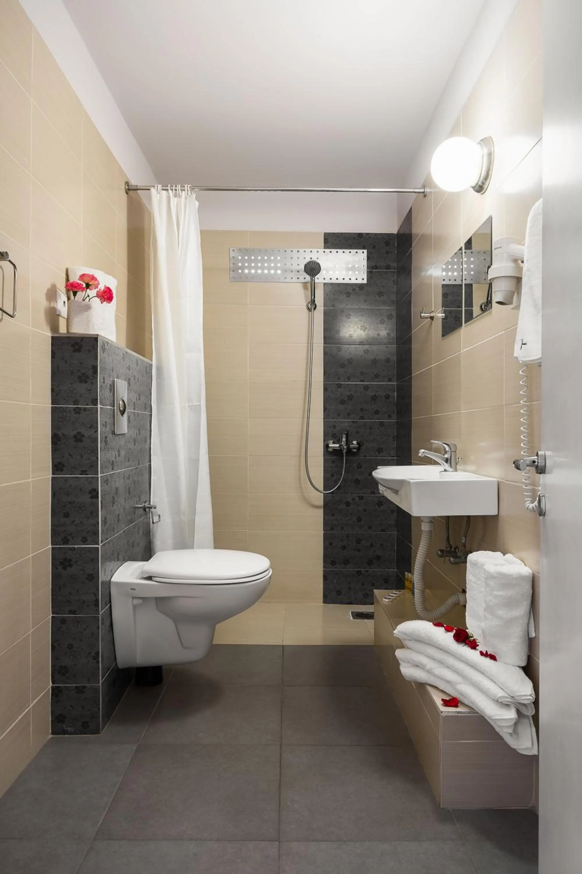 Bathroom in Pantokrator Hotel