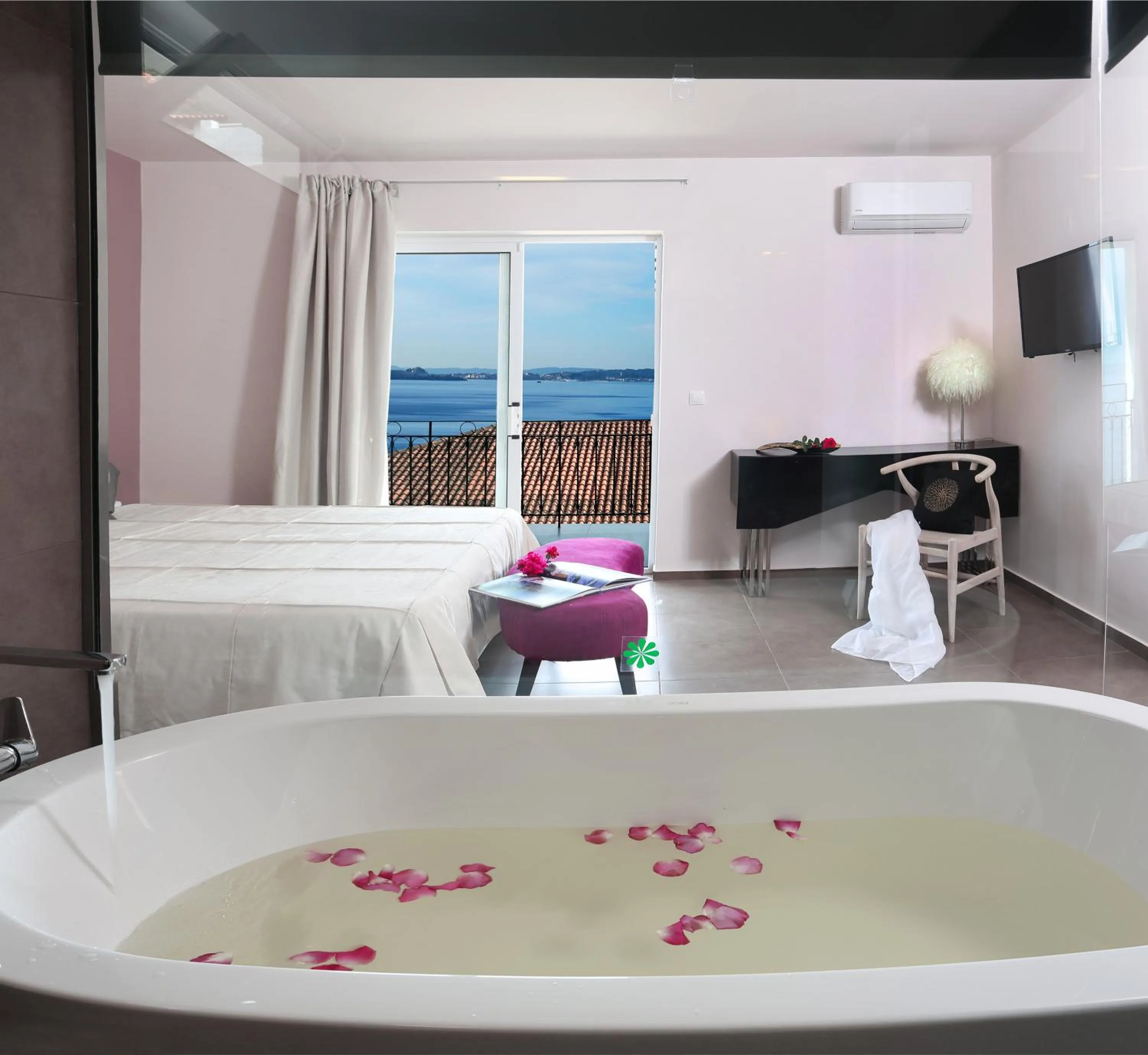 Property building, Bed in Pantokrator Hotel