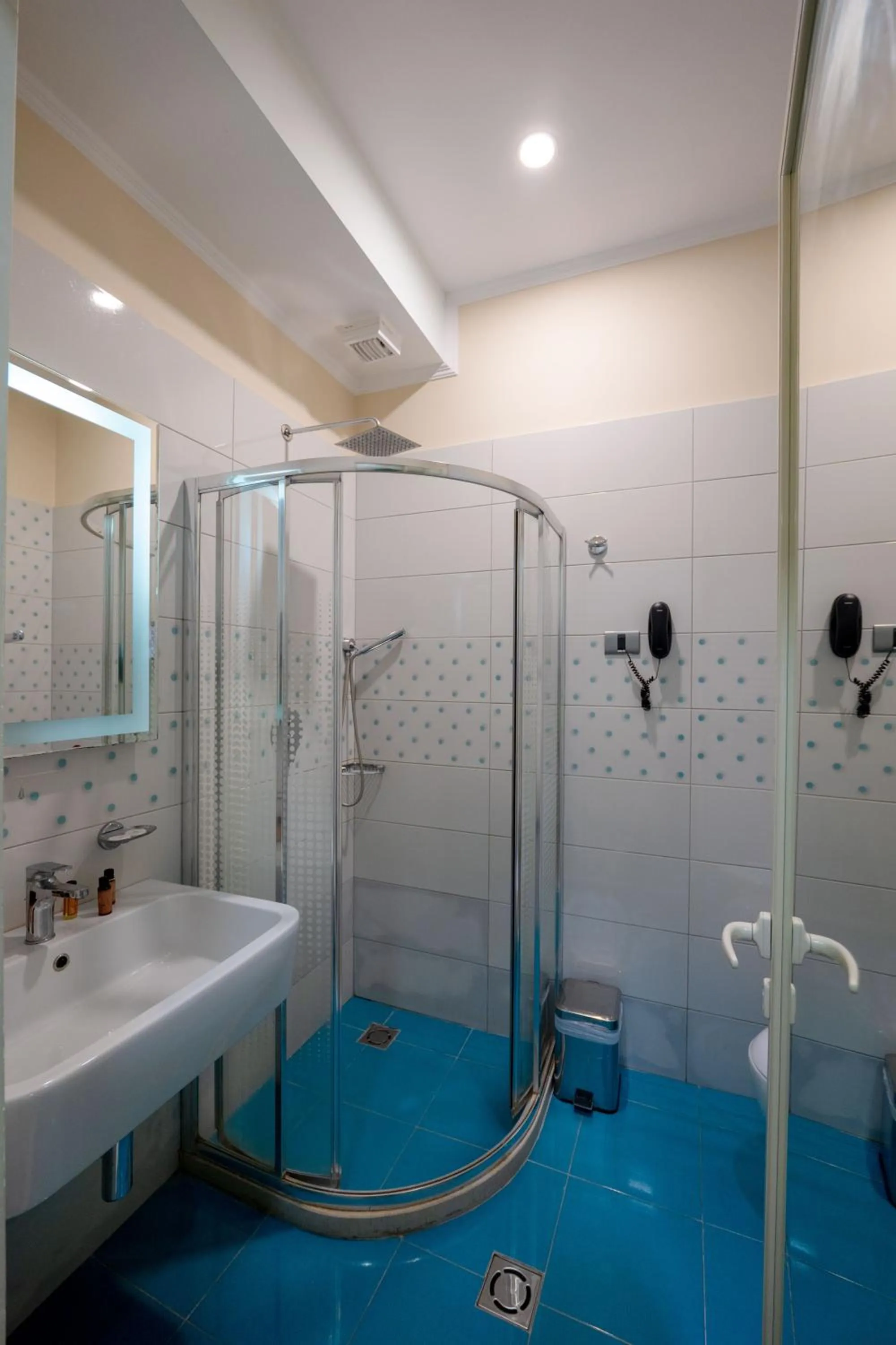 Shower in Olimpic Hotel