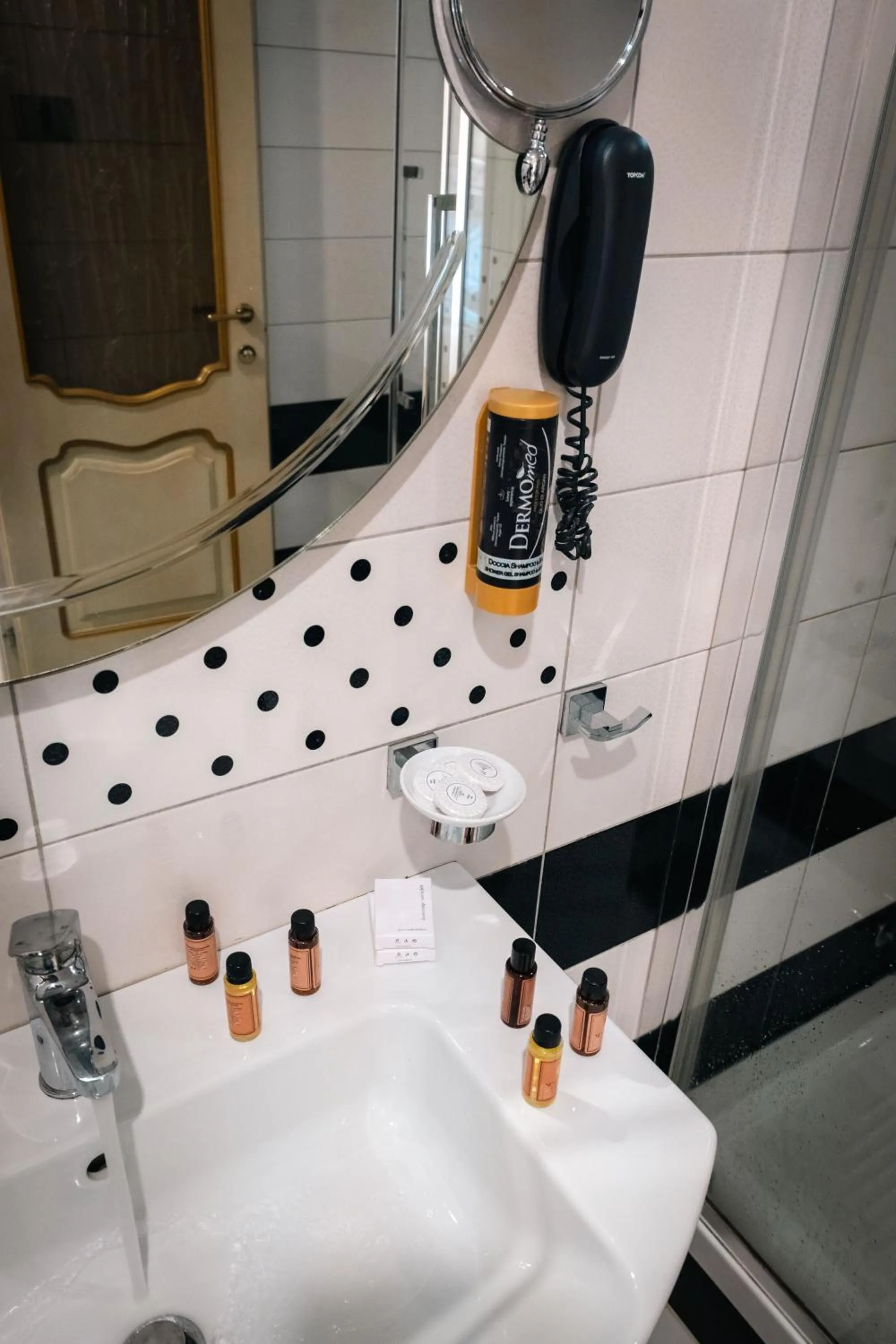 Shower in Olimpic Hotel