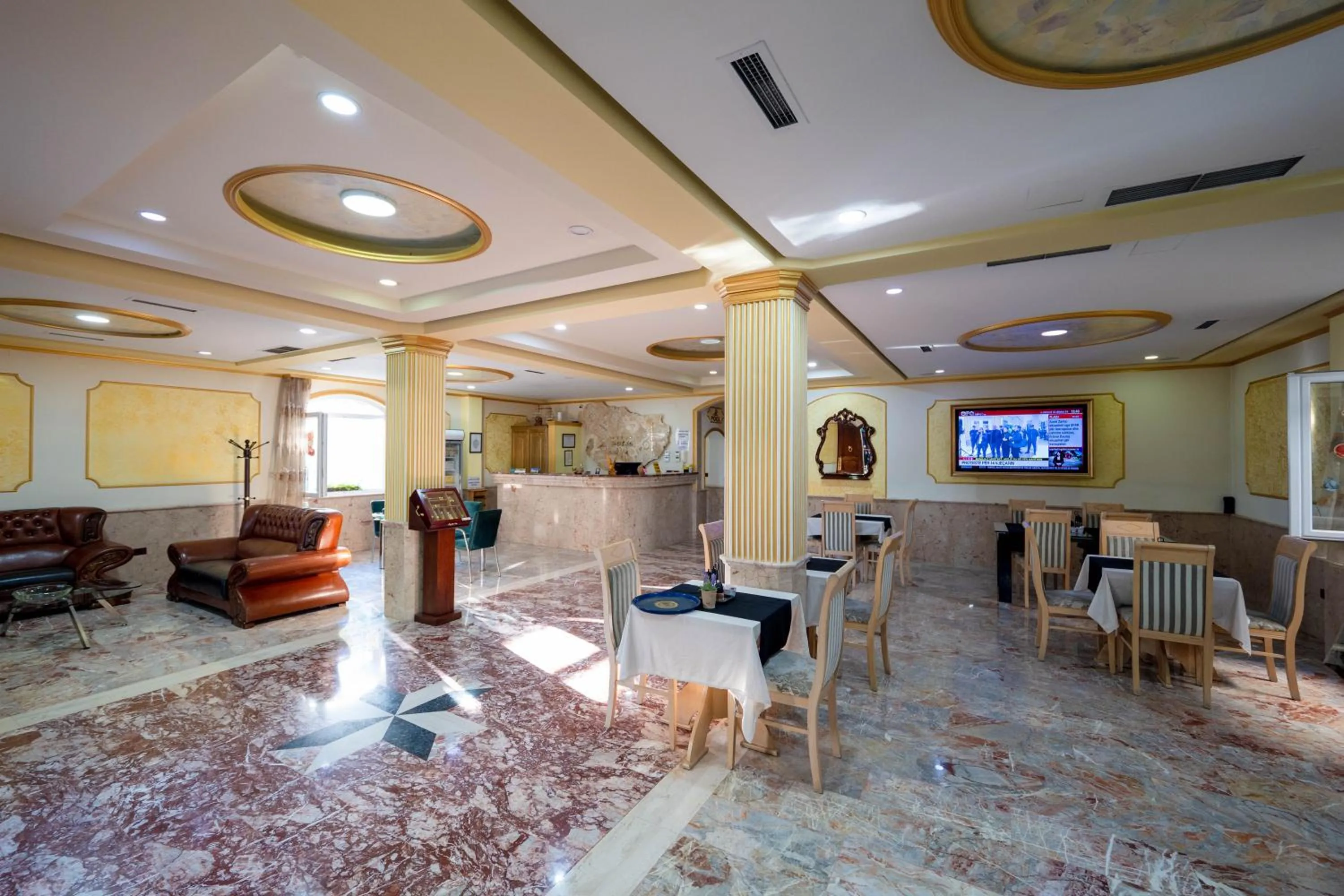 Restaurant/places to eat in Olimpic Hotel