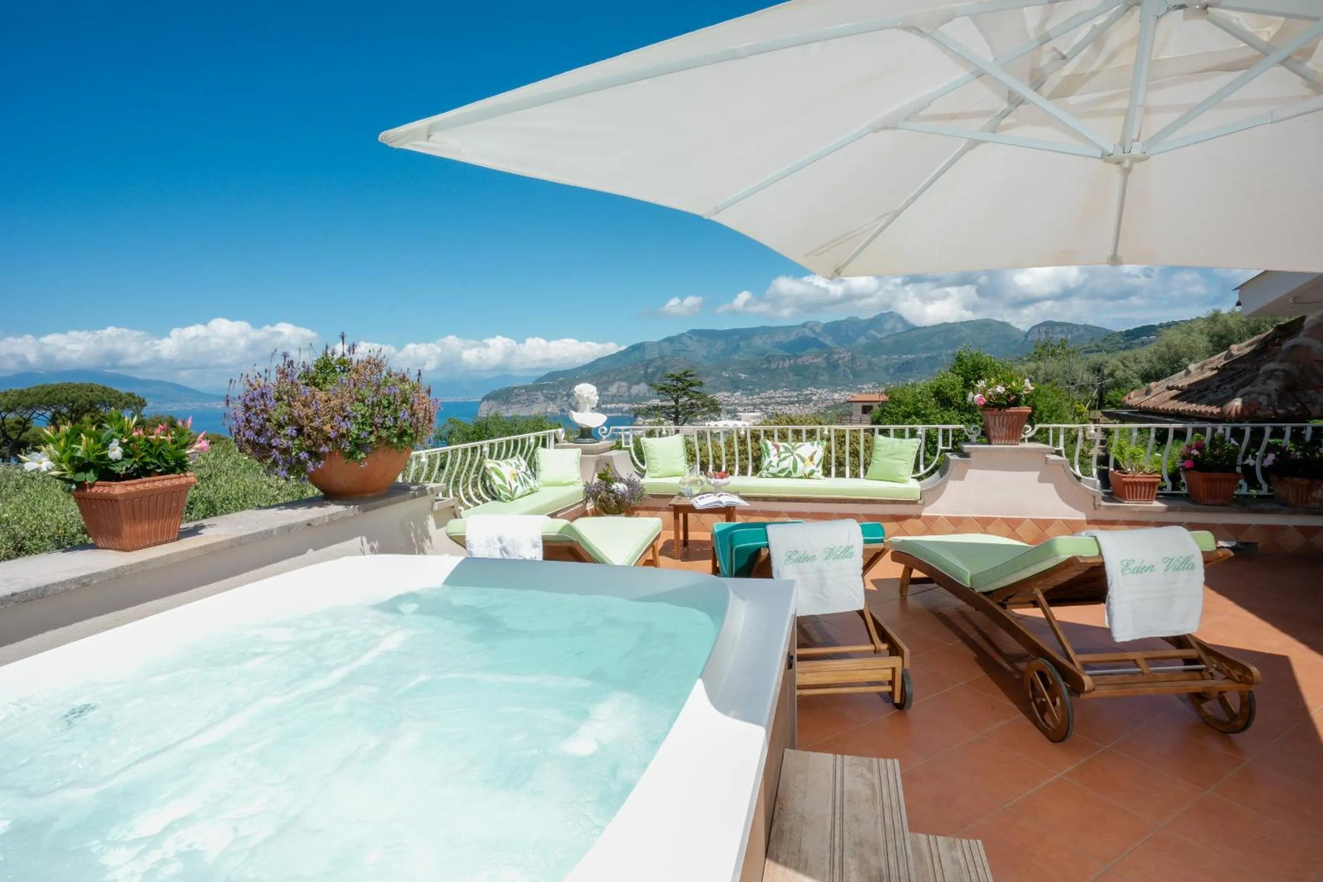 Hot Tub in Eden Villa