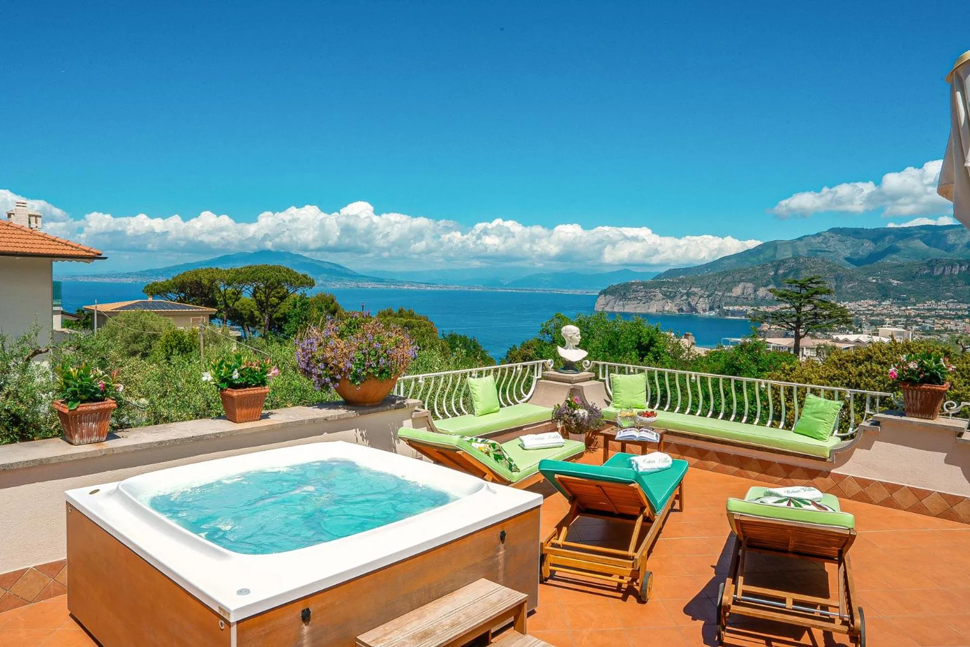 Hot Tub in Eden Villa