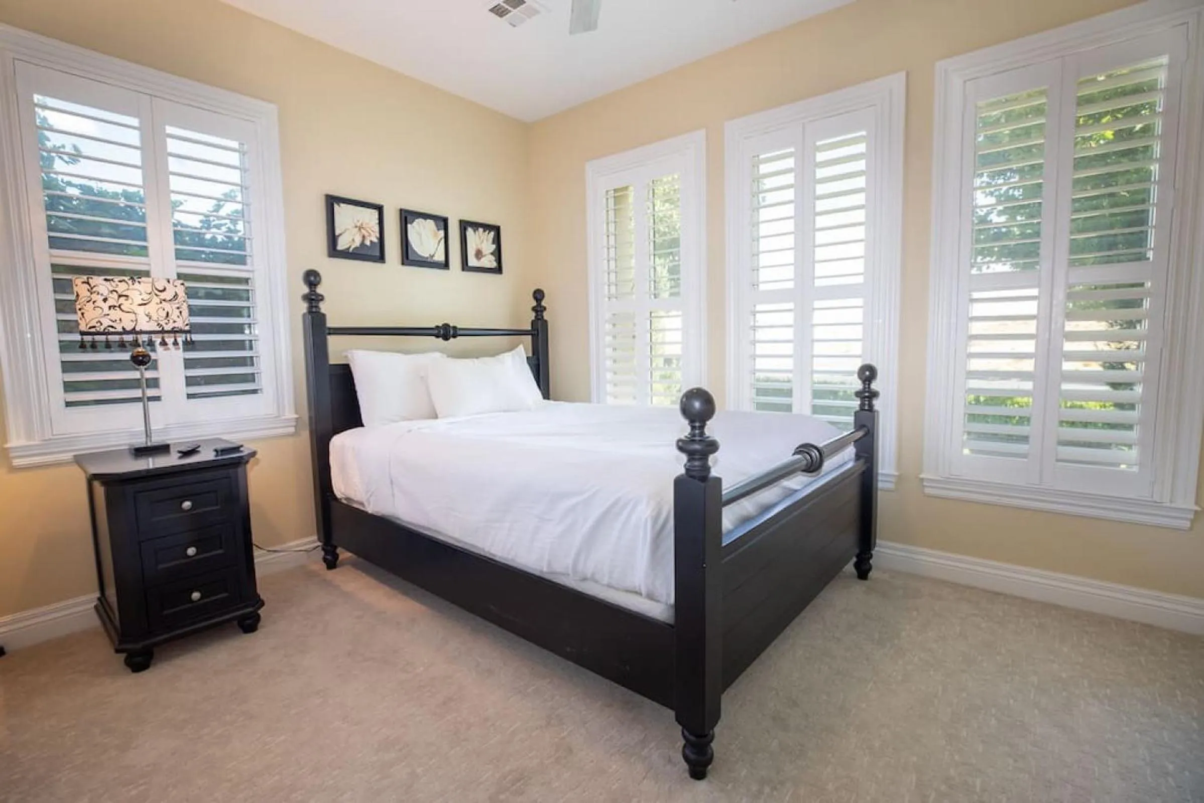 Bed in Mirabella Villa Private Pool and Outdoor Kitchen