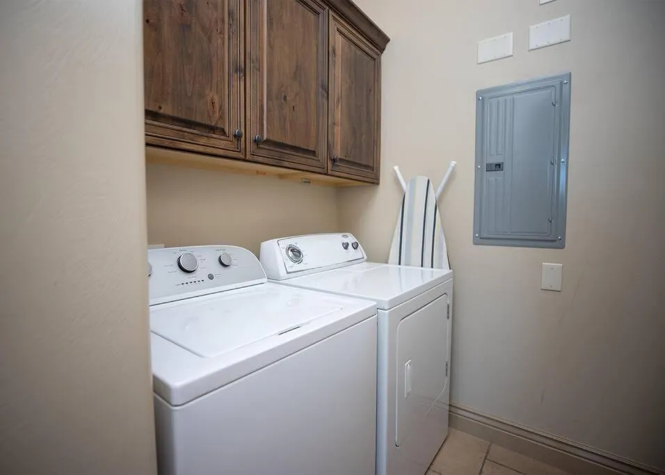 Suite Retreat with Pool Spa Gym and Tennis Court