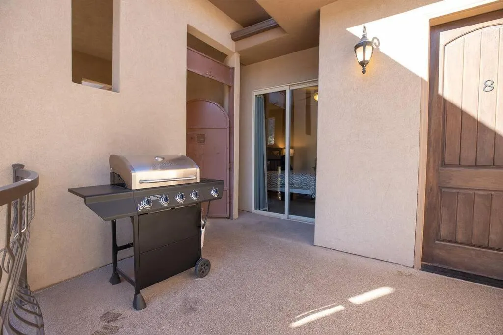 Suite Retreat with Pool Spa Gym and Tennis Court