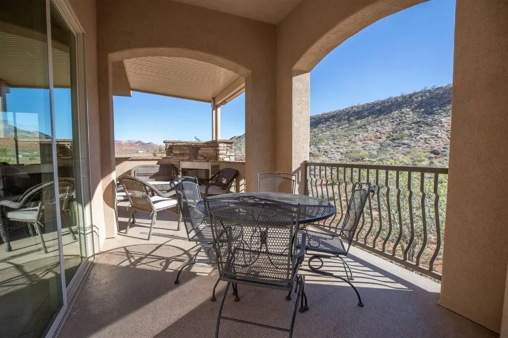 Suite Retreat with Pool Spa Gym and Tennis Court