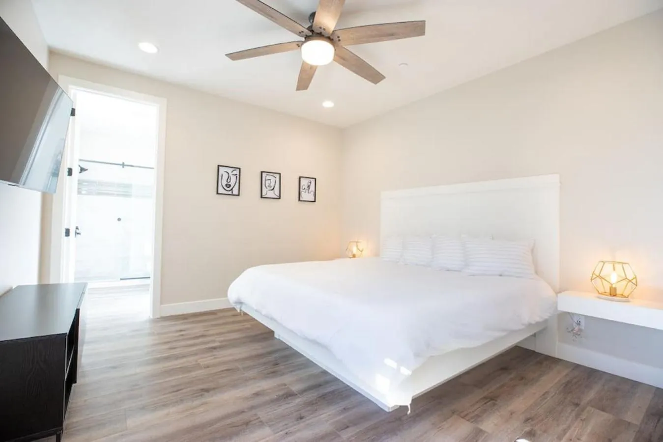 Bed in Paramount Luxury Villa with Swim Spa Sleeps 39