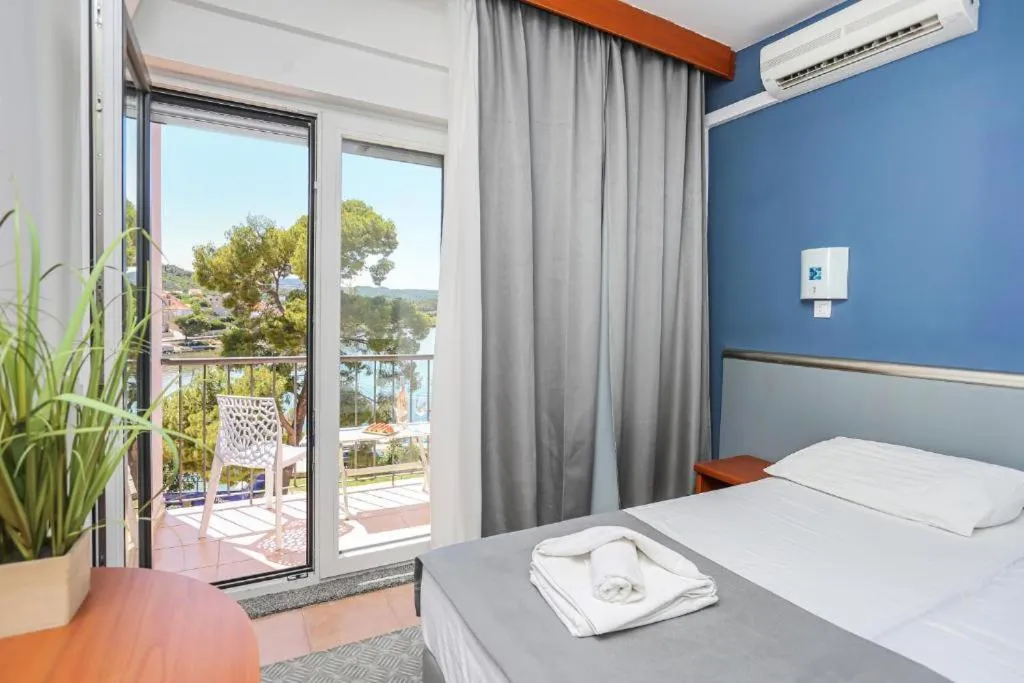 Photo of the whole room, Bed in Hotel Lumbarda