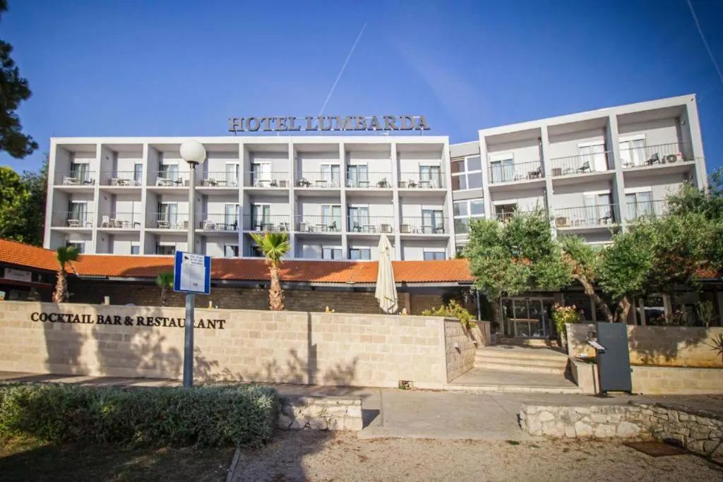 Property building in Hotel Lumbarda