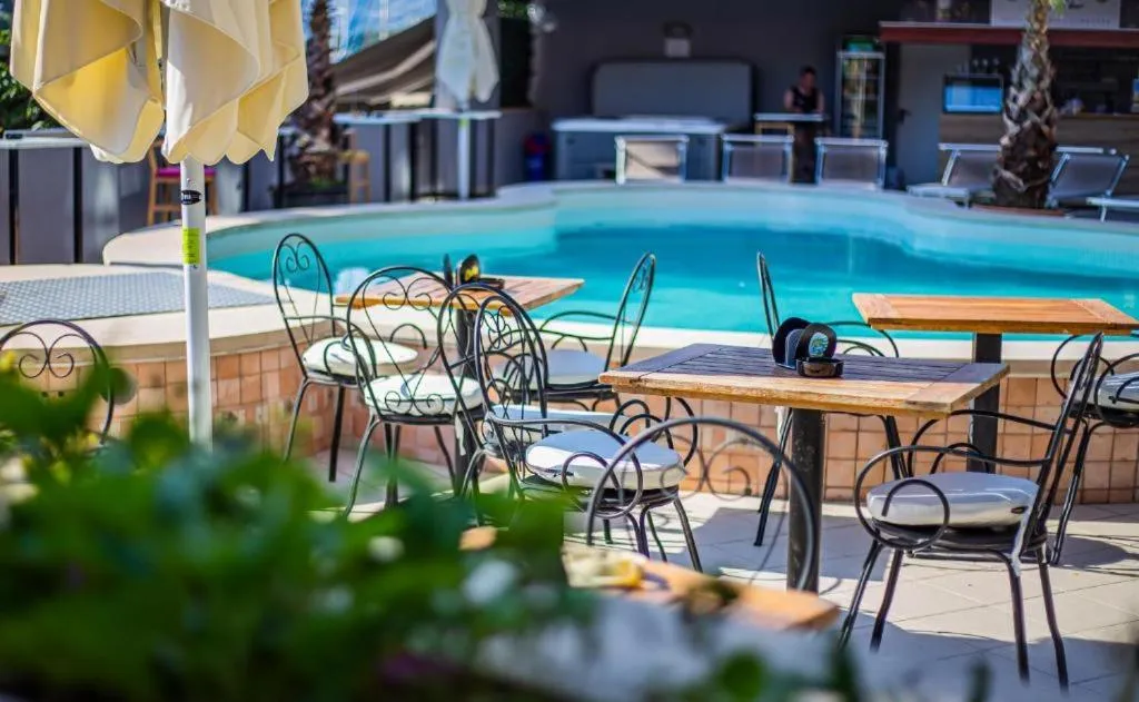 Swimming pool in Hotel Lumbarda